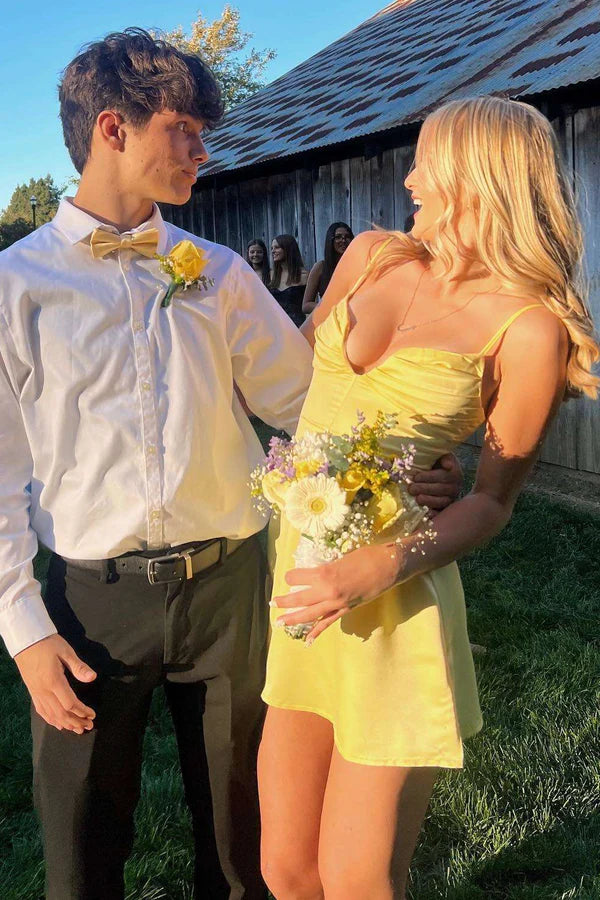 Aimishang Fashion Spaghetti Straps Ruched Sleeveless Yellow Satin Short Homecoming Dress