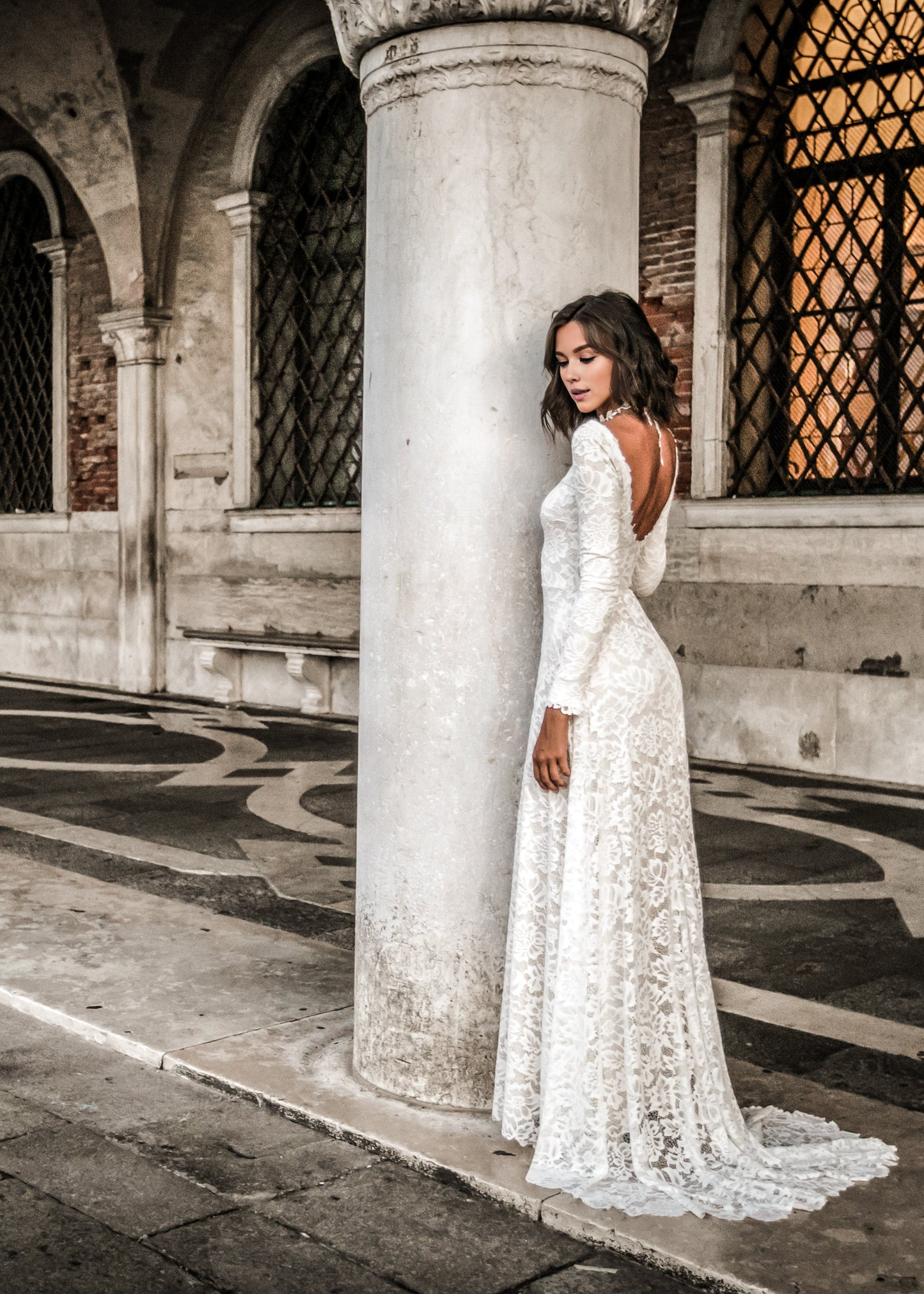 Aimishang Elegant Long Sleeves Wedding Dresses with Sweep Train Charming Bridal Gown