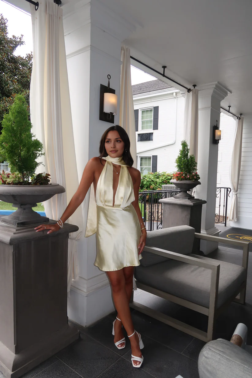 Aimishang Fashion V-neck Homecoming Dress Charming Graduation Dress Simple Birthday Party Dress