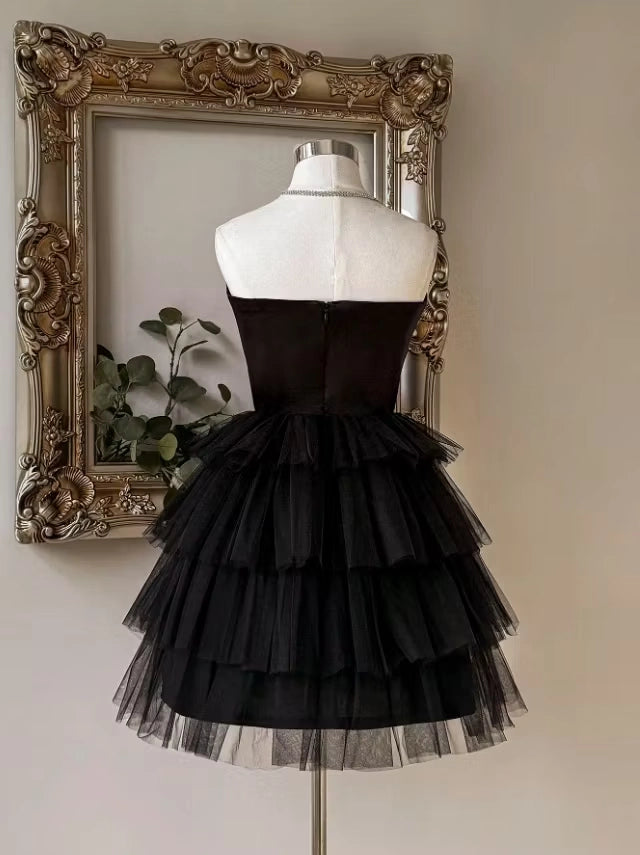 Aimishang Pretty A Line Strapless Black Sleeveless Layered Short Birthday Party Dress Cute Homecoming Dress with Beading