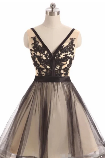Aimishang A Line Homecoming Dresses See Through Black Lace Short Dresses V Neck