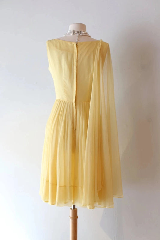 Aimishang Vintage A Line Yellow Cocktail Dress Sleeveless Summer Homecoming Dress