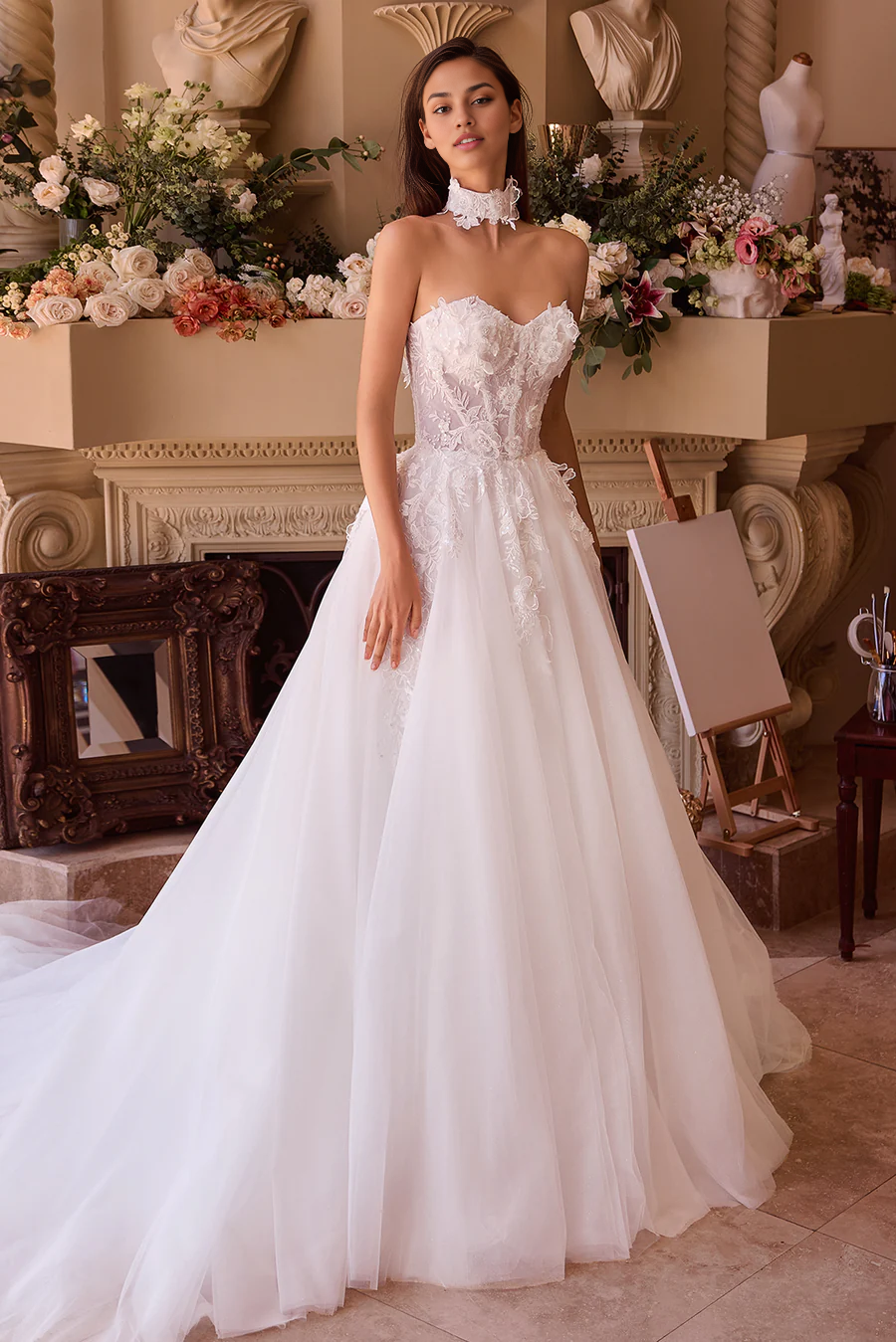 Wholesale Elegant Evening Dress Applique Strapless Tulle Bridal Gown Off White Wedding Dresses