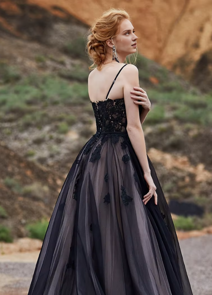 Wholesale Spaghetti Straps Black Wedding Dress with Color Lace Applique A-line Bridal Dress vestido de fiesta largos de gala