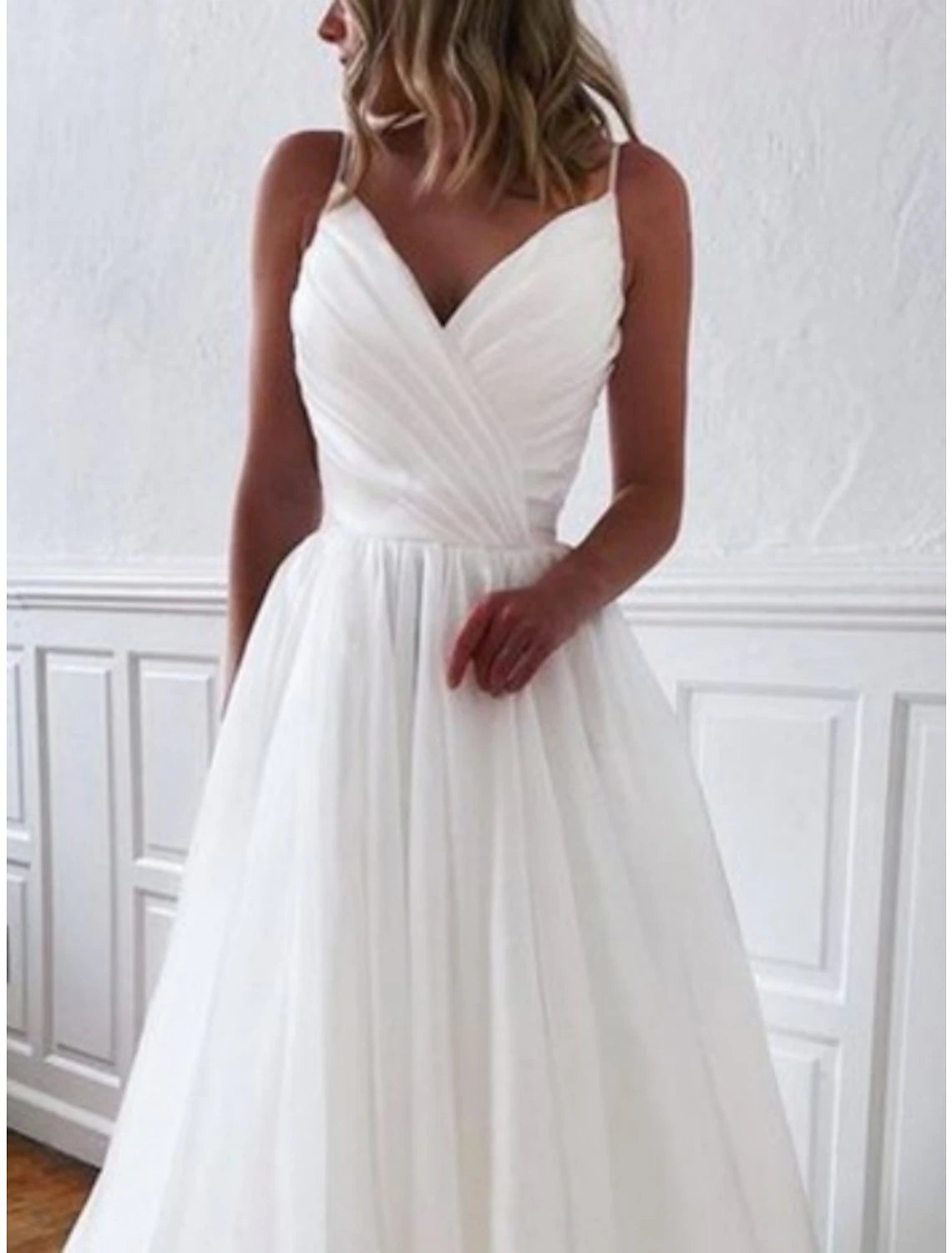 Wholesa Simple Wedding Dresses Sheath / Column Camisole Sleeveless Court Train Chiffon Bridal Gowns With Pleats