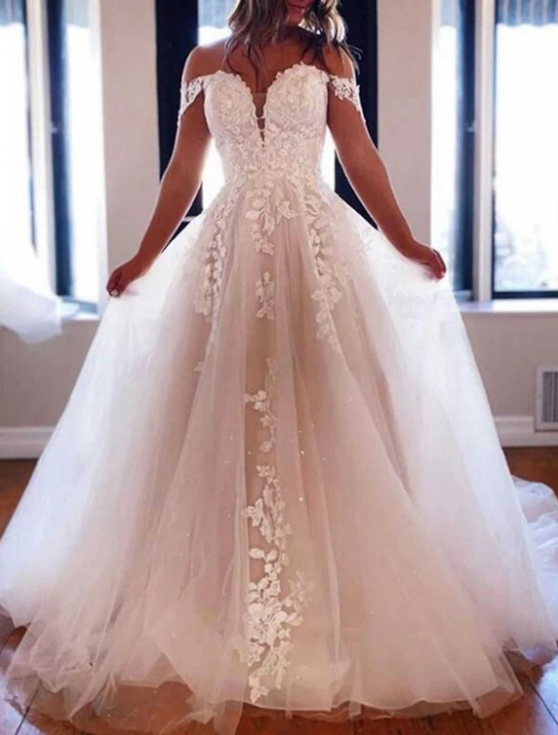 Wholesa Engagement Formal Wedding Dresses Ball Gown Off Shoulder Cap Sleeve Chapel Train Lace Bridal Gowns With Buttons Appliques