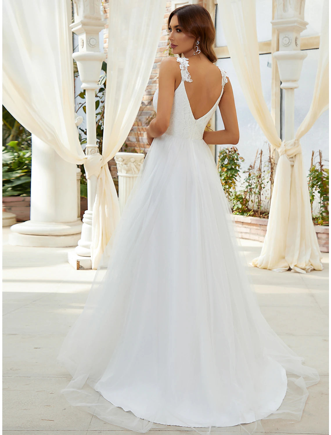 Wholesale Reception Casual Wedding Dresses A-Line Sweetheart V Wire Regular Straps Sweep / Brush Train Tulle Bridal Gowns With Crystals Appliques 2023 Summer Wedding Party