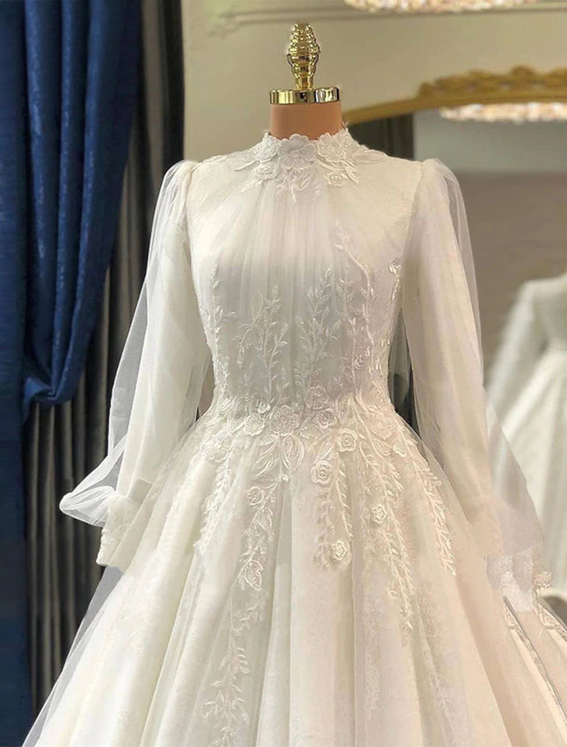 Wholesa Engagement Vintage 1940s / 1950s Formal Wedding Dresses Ball Gown High Neck Long Sleeve Court Train Lace Bridal Gowns With Pleats Appliques