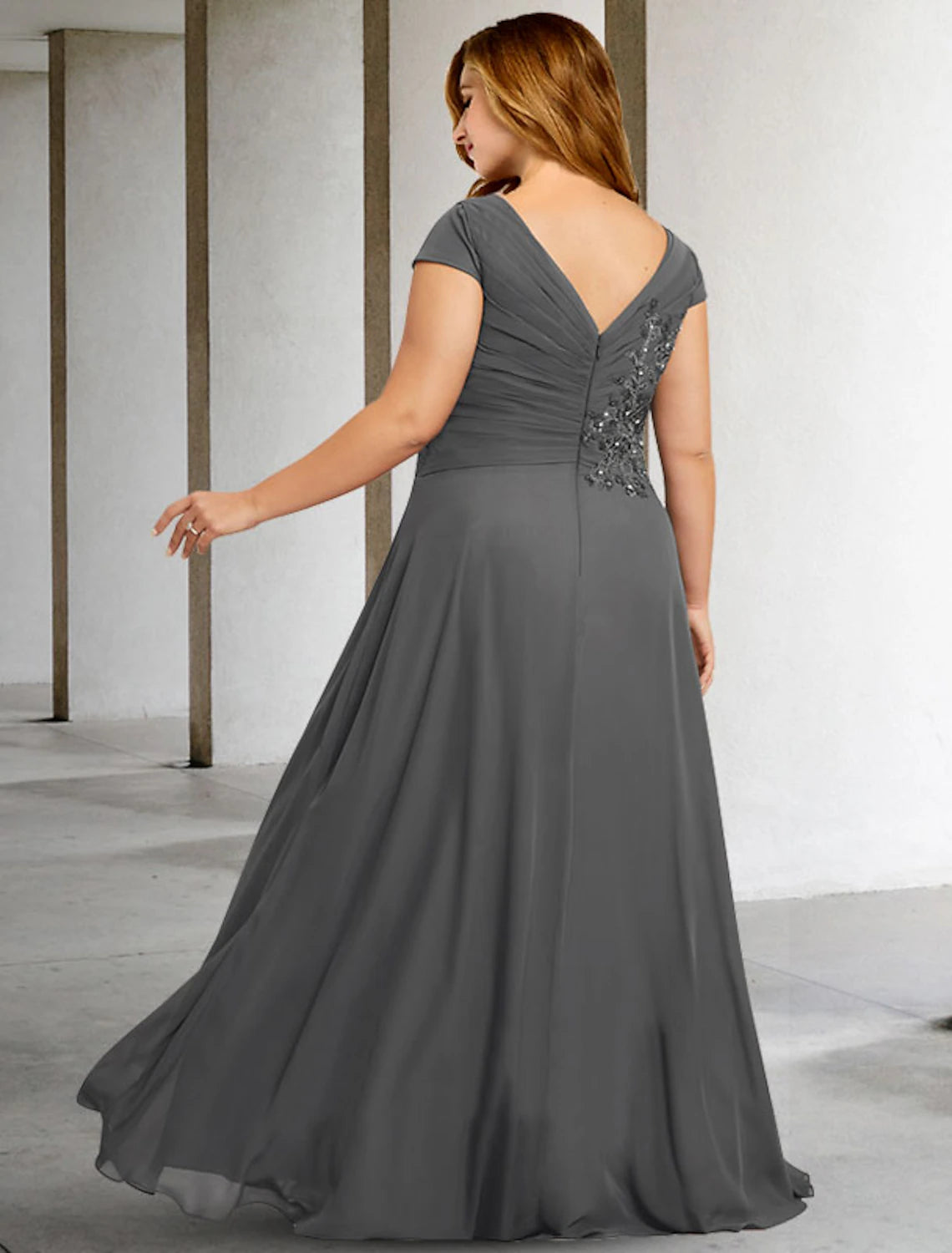 Wholesa A-Line Mother of the Bride Dresses Plus Size Hide Belly Curve Elegant Dress Formal Floor Length Short Sleeve V Neck Chiffon with Pleats Sequin Appliques