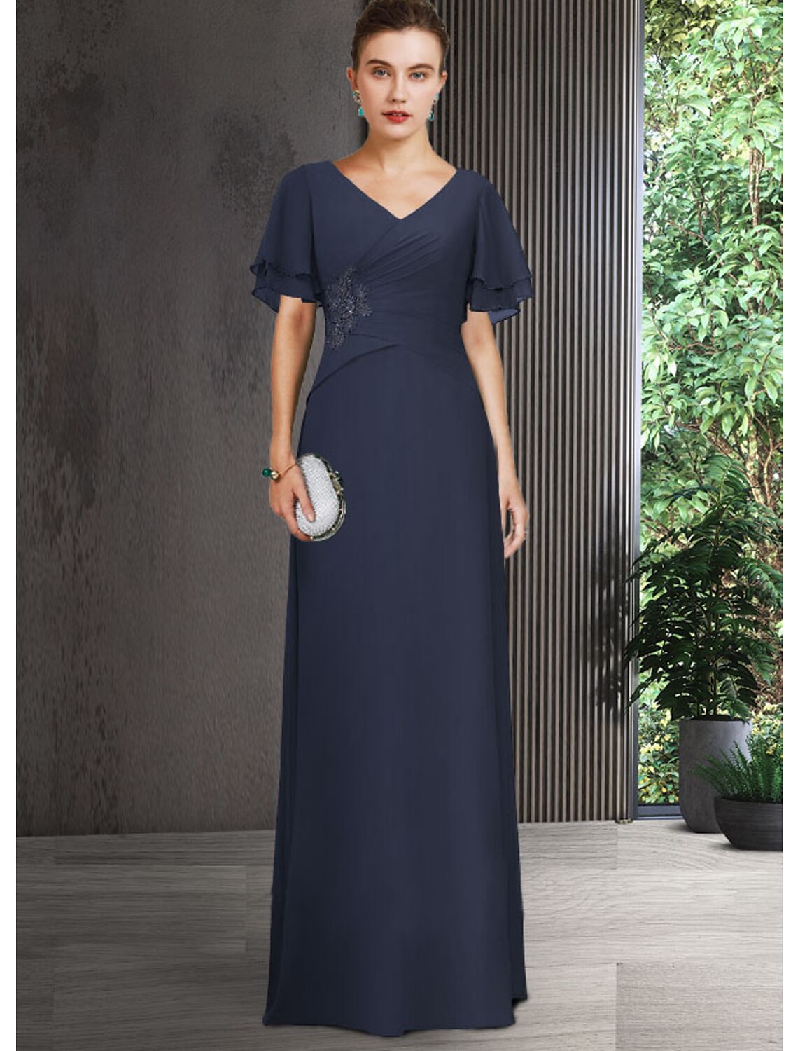 Wholesa Sheath / Column Mother of the Bride Dress Elegant V Neck Floor Length Chiffon Short Sleeve with Appliques Ruching