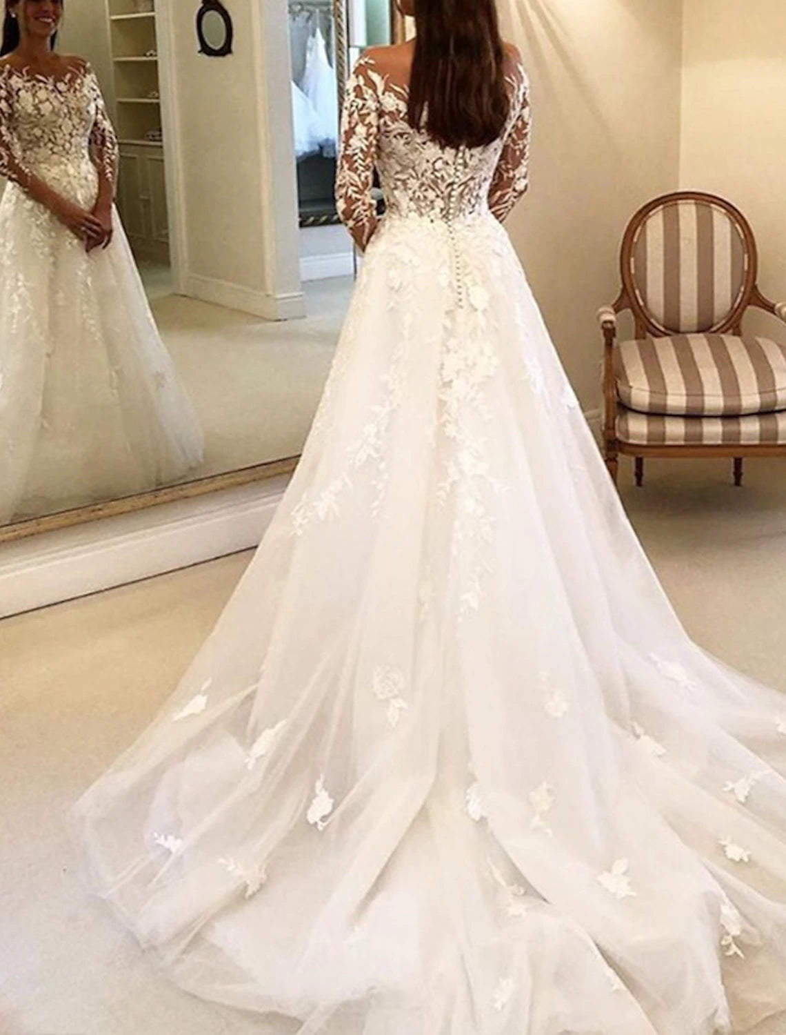 Wholesa Vintage Formal Wedding Dresses Ball Gown Off Shoulder Long Sleeve Chapel Train Lace Bridal Gowns With Buttons Appliques