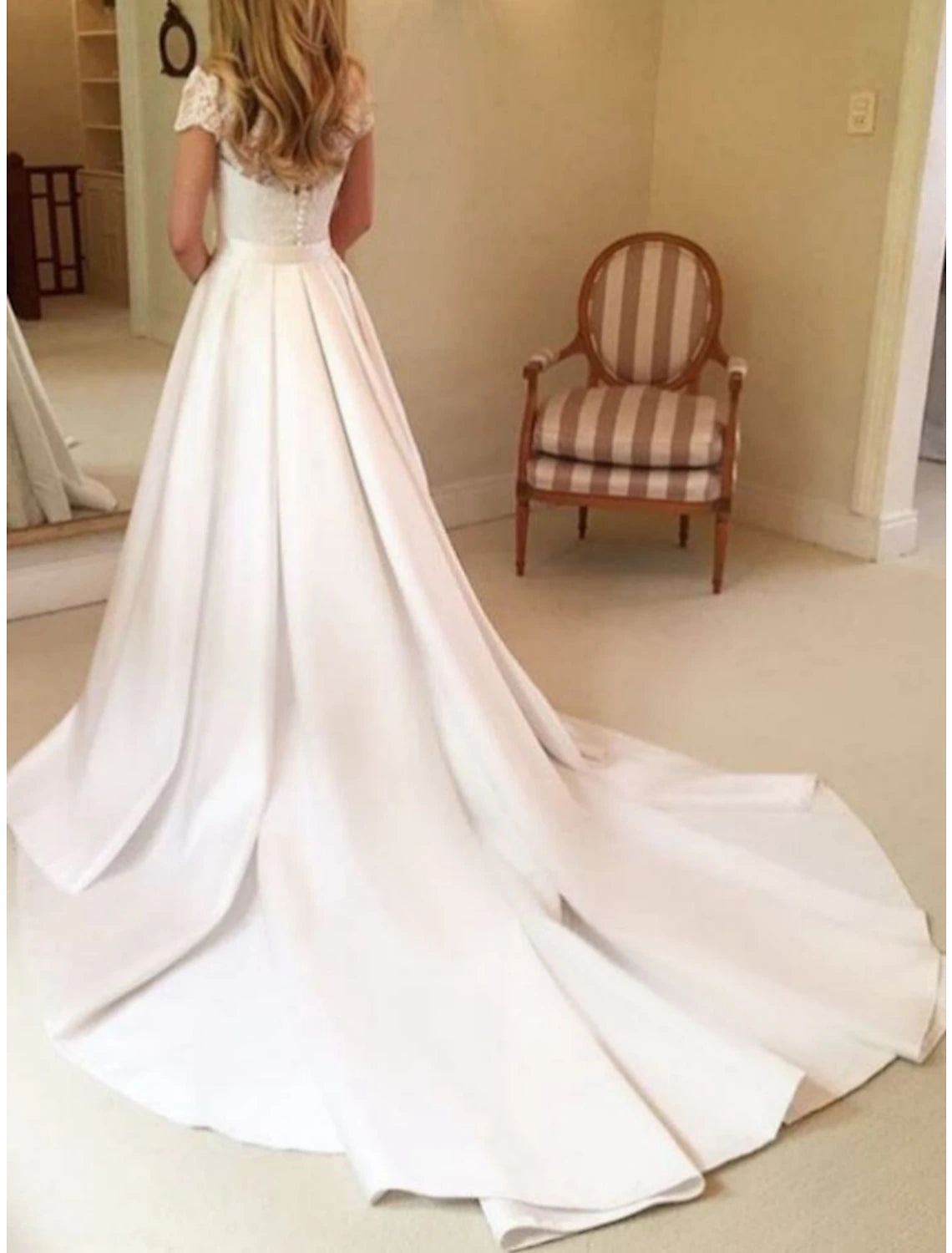 Wholesa Formal Wedding Dresses A-Line Scoop Neck Short Sleeve Chapel Train Satin Bridal Gowns With Pleats Solid Color