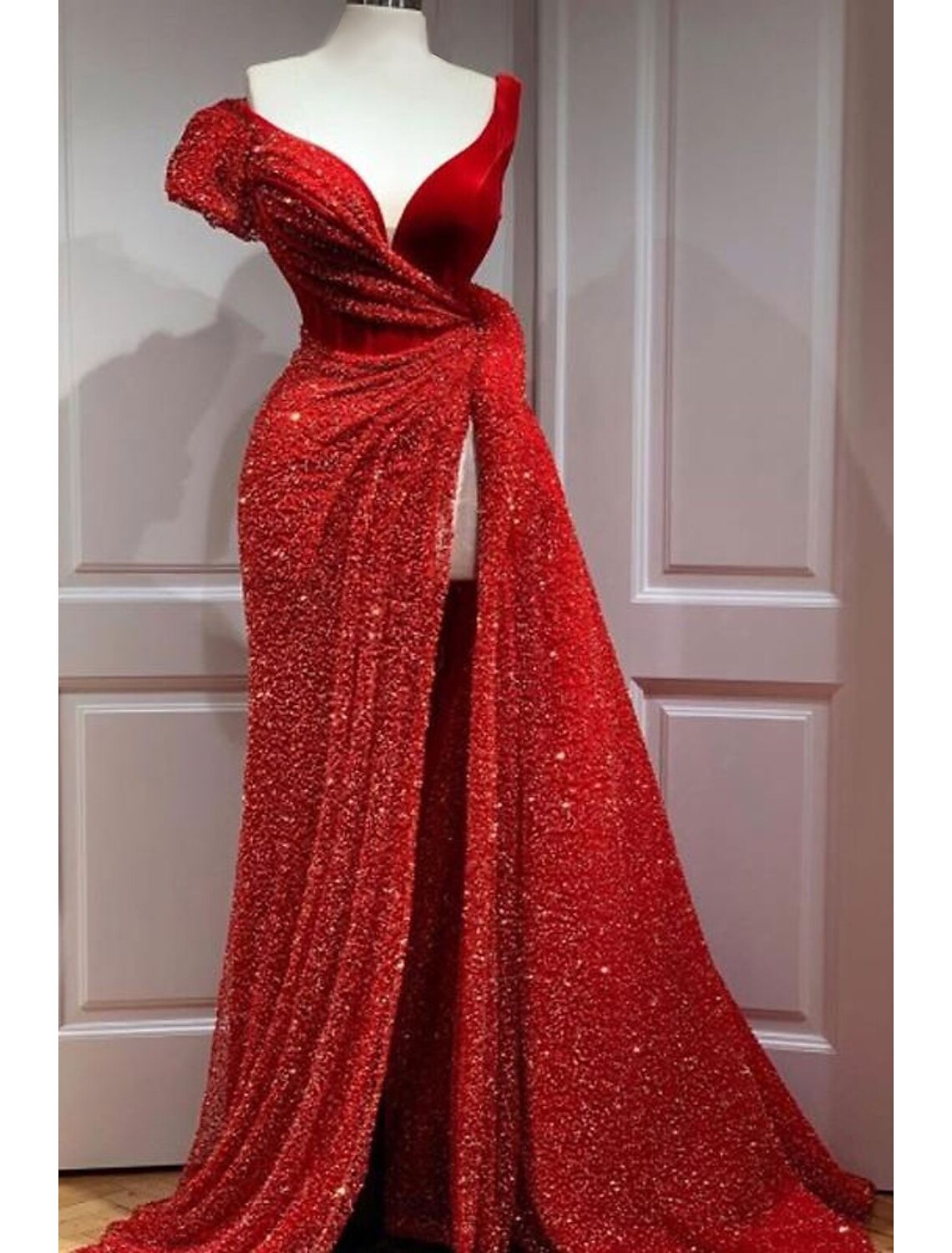 Wholesa A-Line Evening Dress Sparkle Christmas Red Green Dress V Neck Short Sleeve Court Train Satin with Sequin Slit