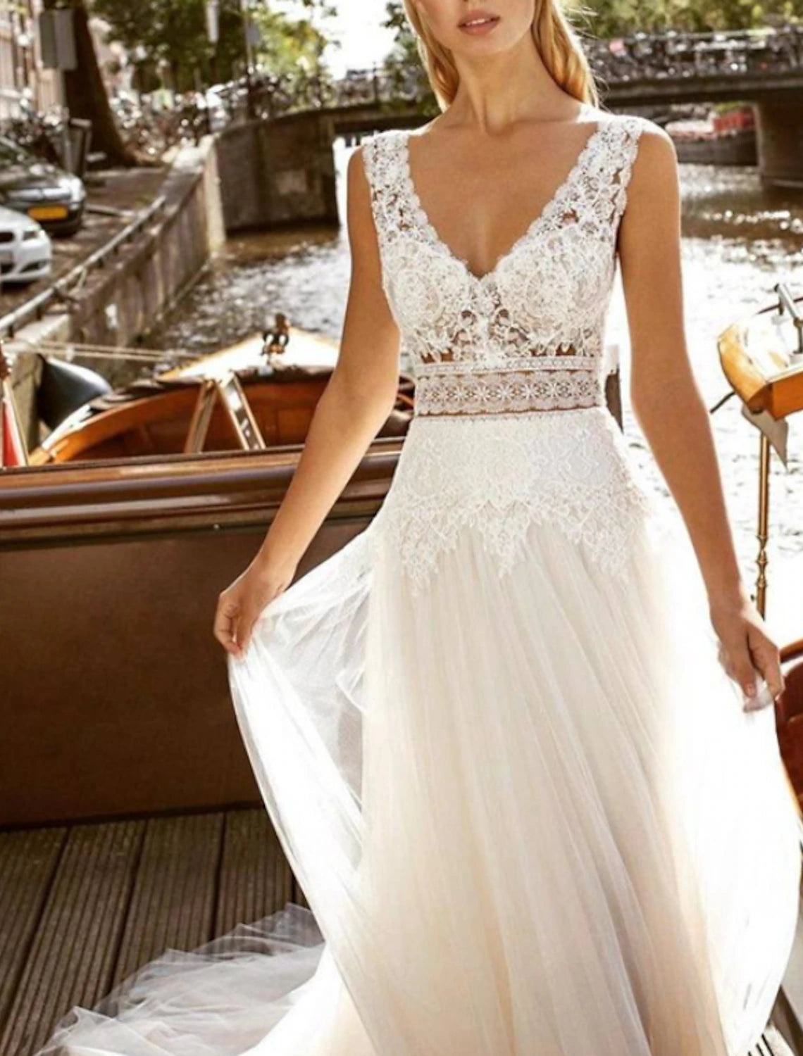 Wholesa Beach Boho Wedding Dresses A-Line V Neck Sleeveless Sweep / Brush Train Lace Bridal Gowns With Appliques