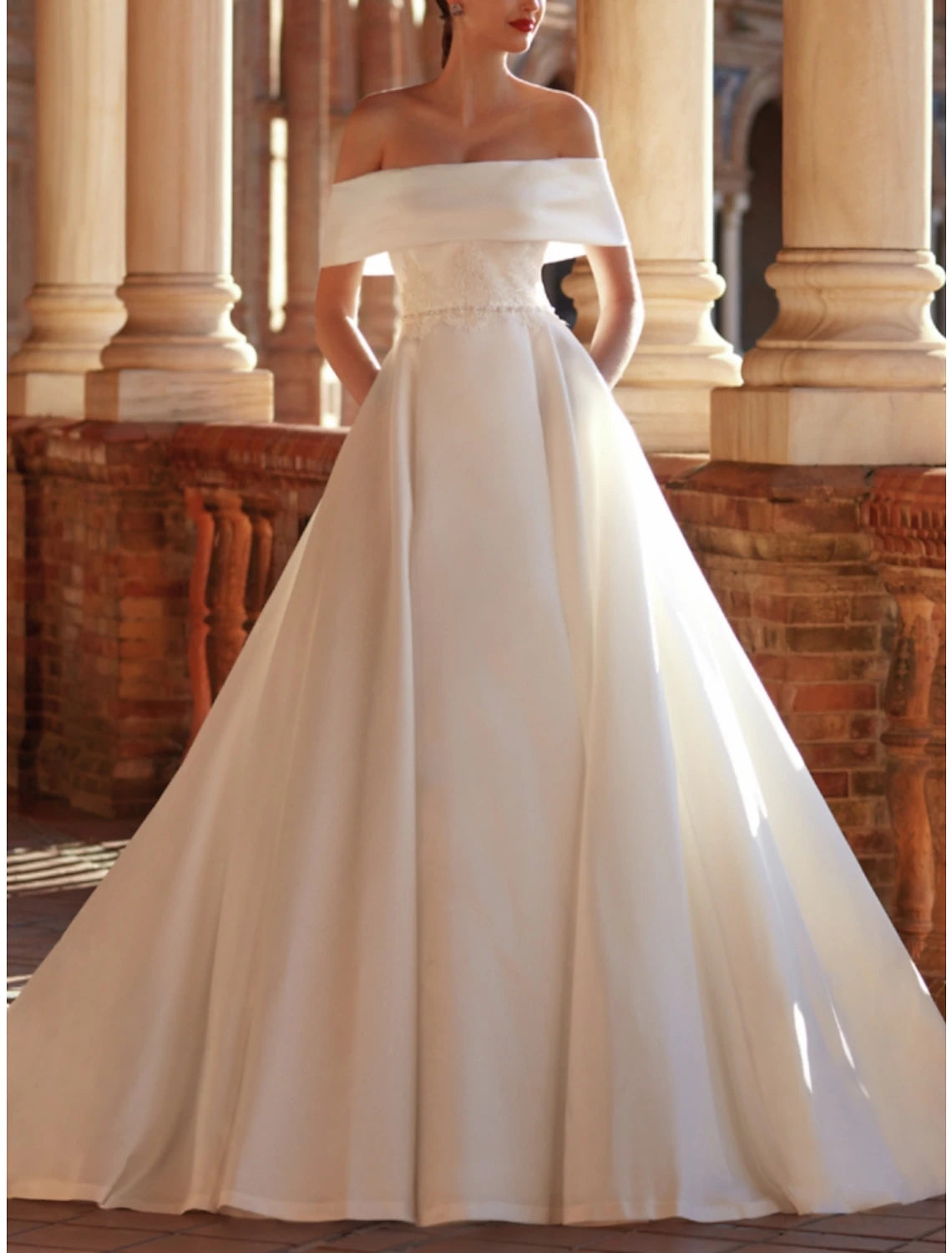 Wholesa Formal Wedding Dresses A-Line Off Shoulder Short Sleeve Court Train Satin Bridal Gowns With Pleats Solid Color