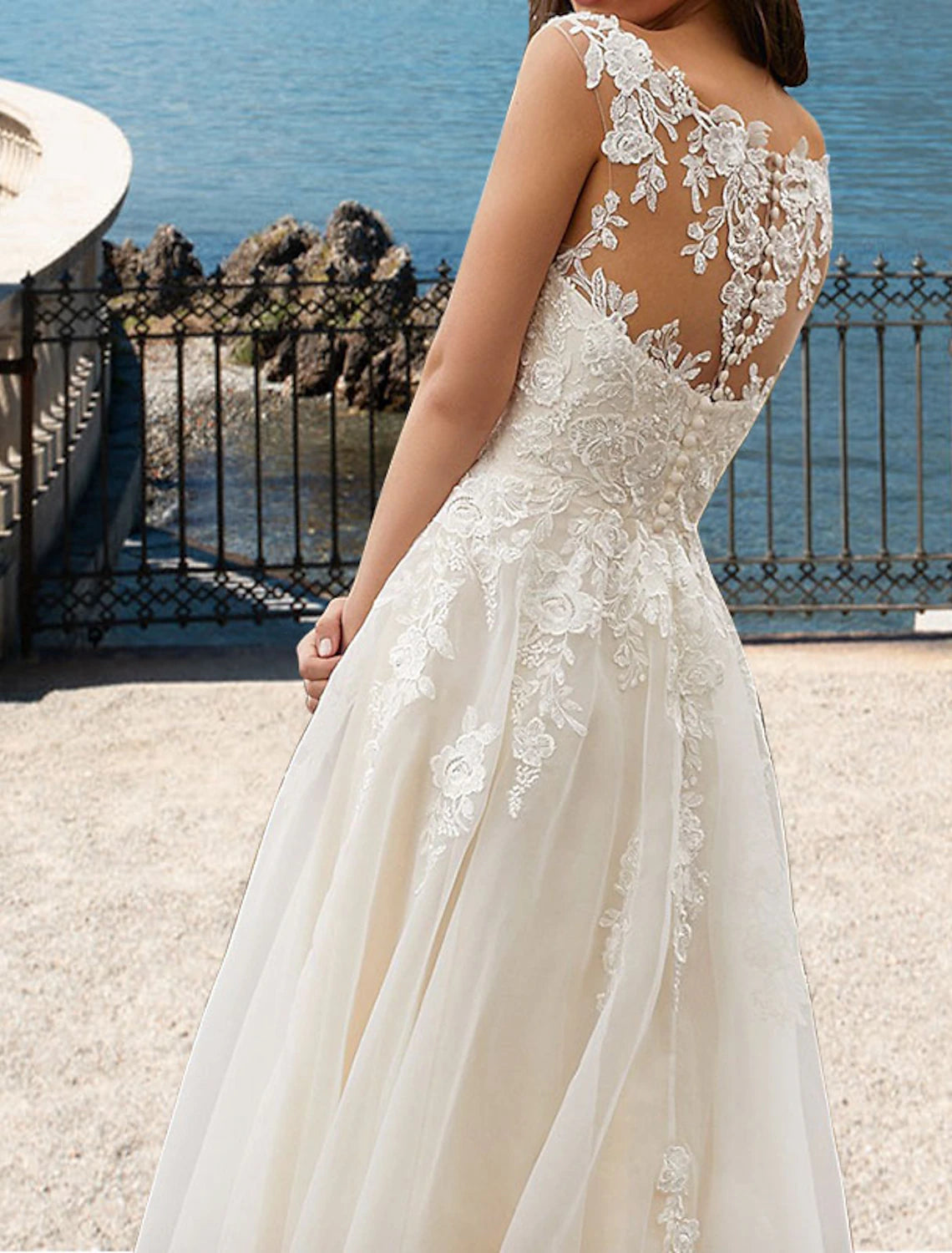 Wholesa Beach Open Back Wedding Dresses A-Line V Neck Sleeveless Court Train Lace Bridal Gowns With Appliques