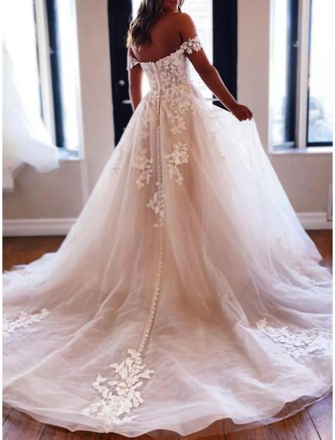 Wholesa Engagement Formal Wedding Dresses Ball Gown Off Shoulder Cap Sleeve Chapel Train Lace Bridal Gowns With Buttons Appliques