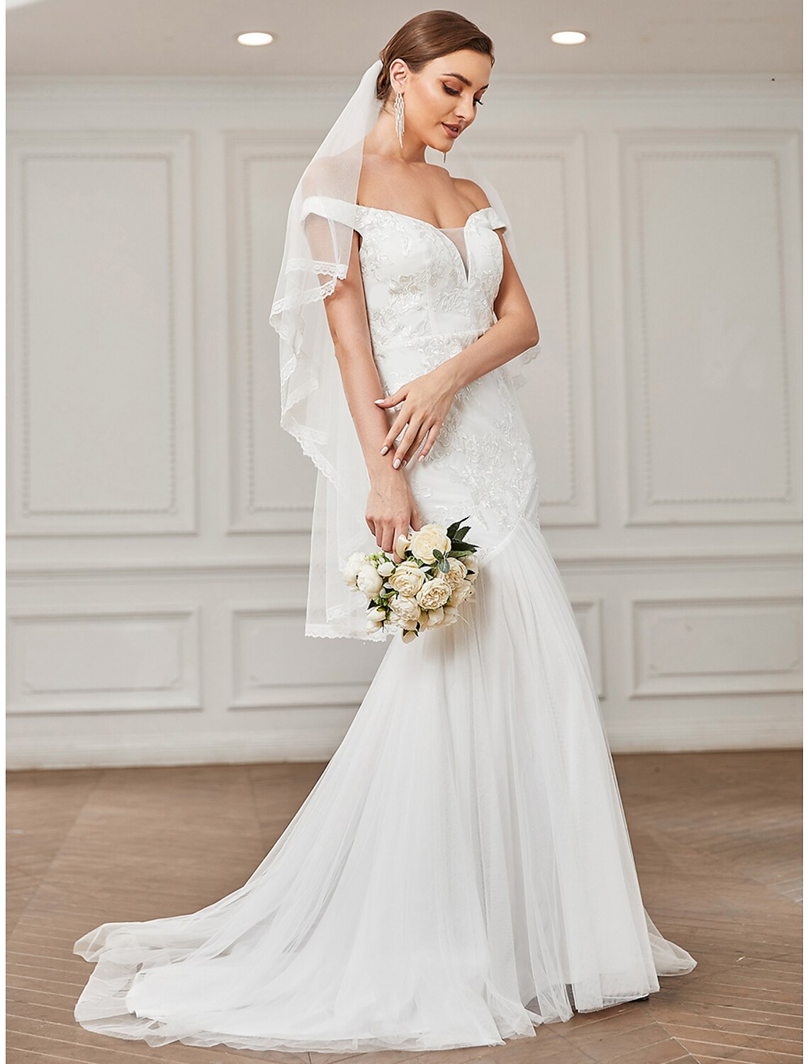 Wholesale Reception Vintage Wedding Dresses A-Line Off Shoulder Cap Sleeve Sweep / Brush Train Lace Bridal Gowns With Lace Appliques Summer Wedding Party