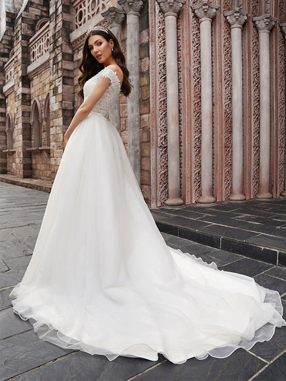 Wholesa  A-Line/Princess Applique Off-the-Shoulder Sleeveless Tulle Court Train Wedding Dresses