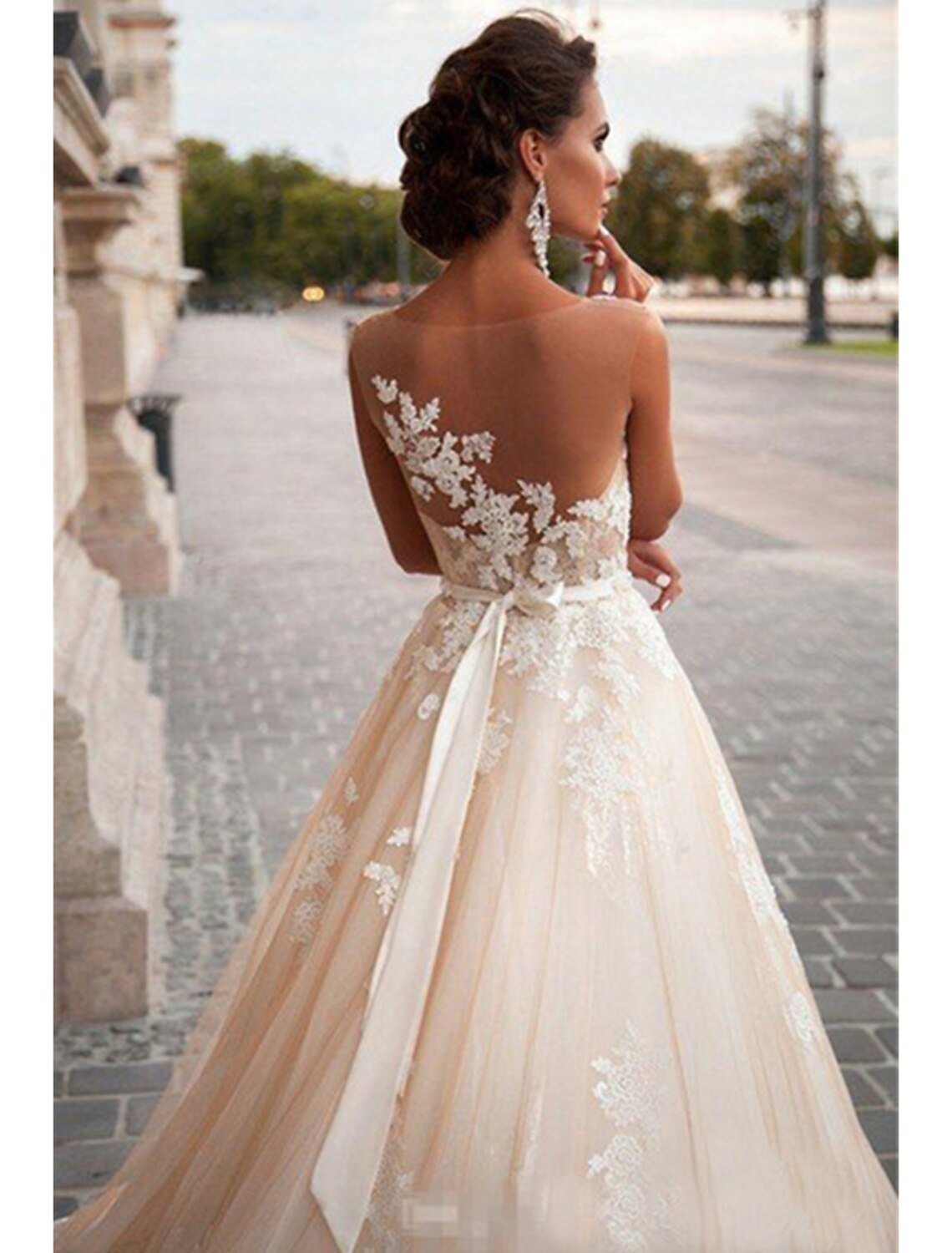 Wholesale Engagement Open Back Formal Wedding Dresses Ball Gown Illusion Neck Sleeveless Court Train Satin Bridal Gowns With Appliques 2023 Summer Wedding Party