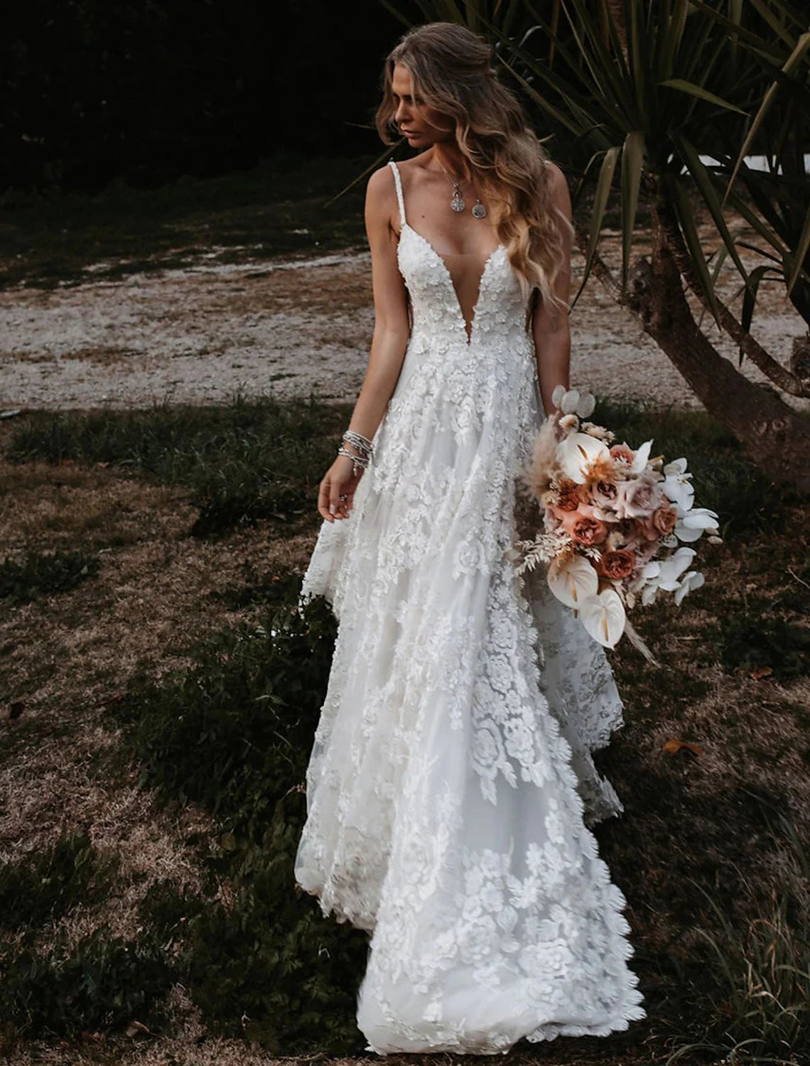 Wholesale Beach Sexy Boho Wedding Dresses A-Line Sweetheart Camisole Spaghetti Strap Court Train Lace Outdoor Bridal Gowns With Appliques Split Front 2023 Summer Wedding Party, Women‘s Clothing