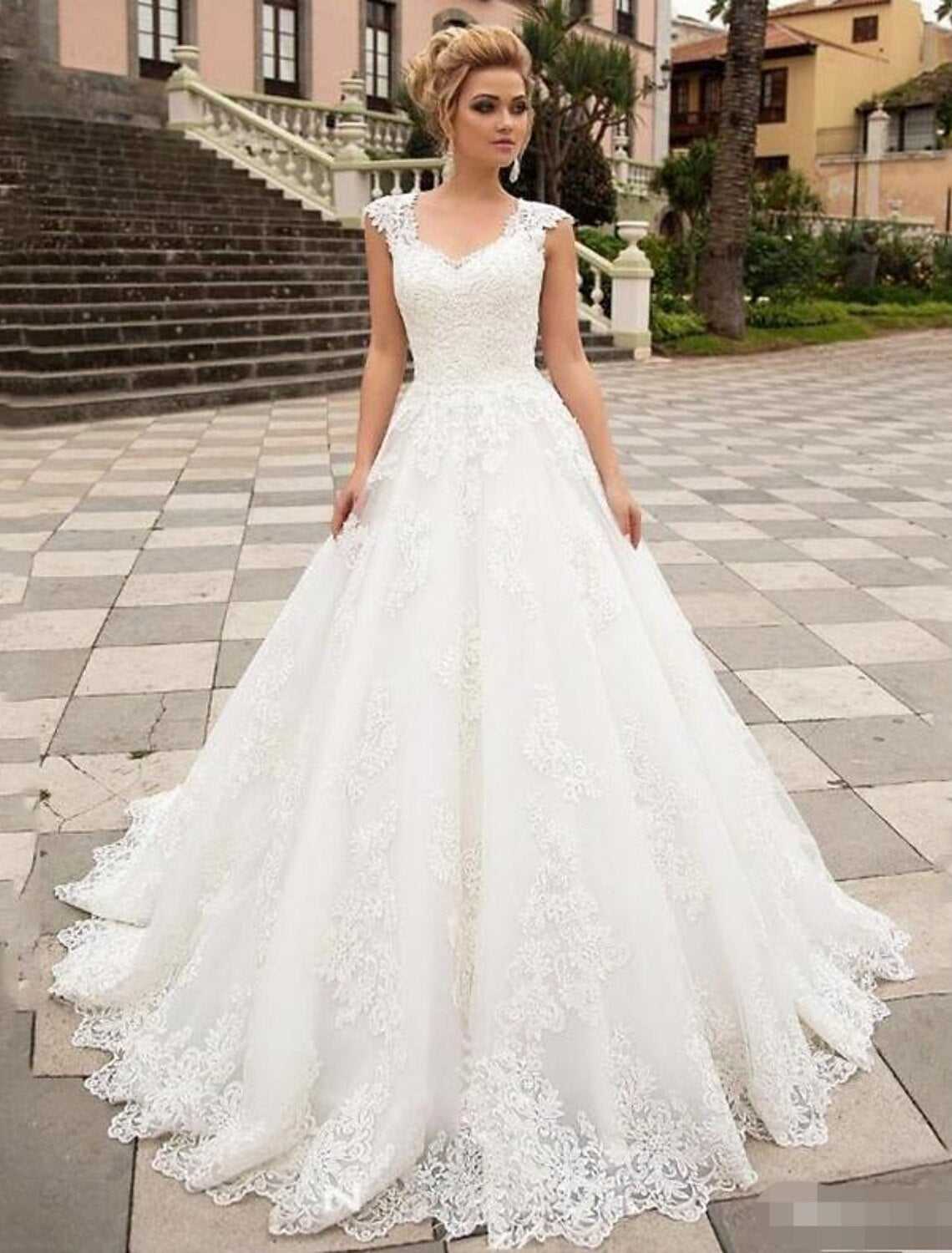 Wholesale Engagement Open Back Formal Wedding Dresses Ball Gown Illusion Neck Cap Sleeve Sweep / Brush Train Lace Bridal Gowns With Appliques 2023 Summer Wedding Party