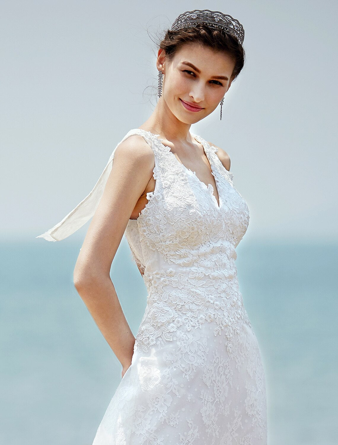 wholesale Wedding Dresses Sheath / Column V Neck Sleeveless Court Train Lace Bridal Gowns With Appliques Button