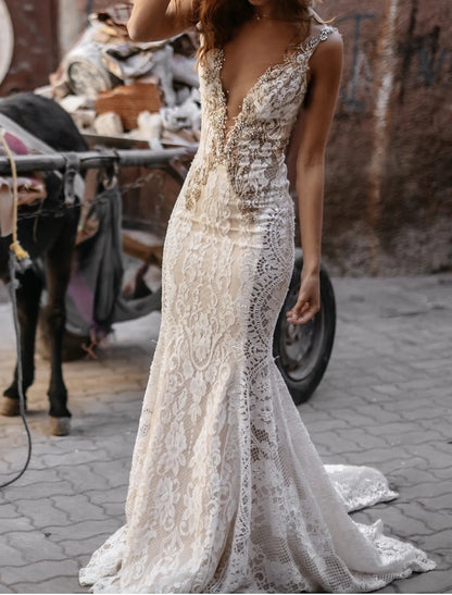 Wholesa Beach Open Back Sexy Boho Wedding Dresses Mermaid / Trumpet V Neck Sleeveless Court Train Lace Bridal Gowns With Appliques