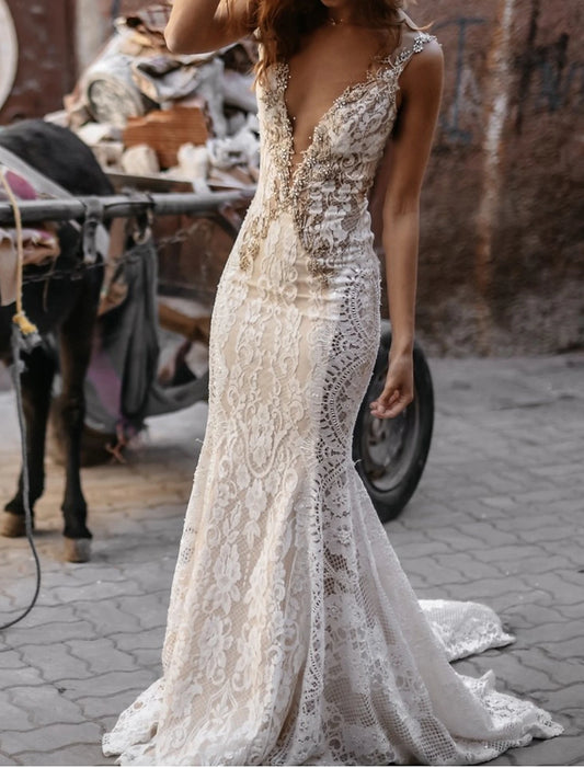 Wholesa Beach Open Back Sexy Boho Wedding Dresses Mermaid / Trumpet V Neck Sleeveless Court Train Lace Bridal Gowns With Appliques