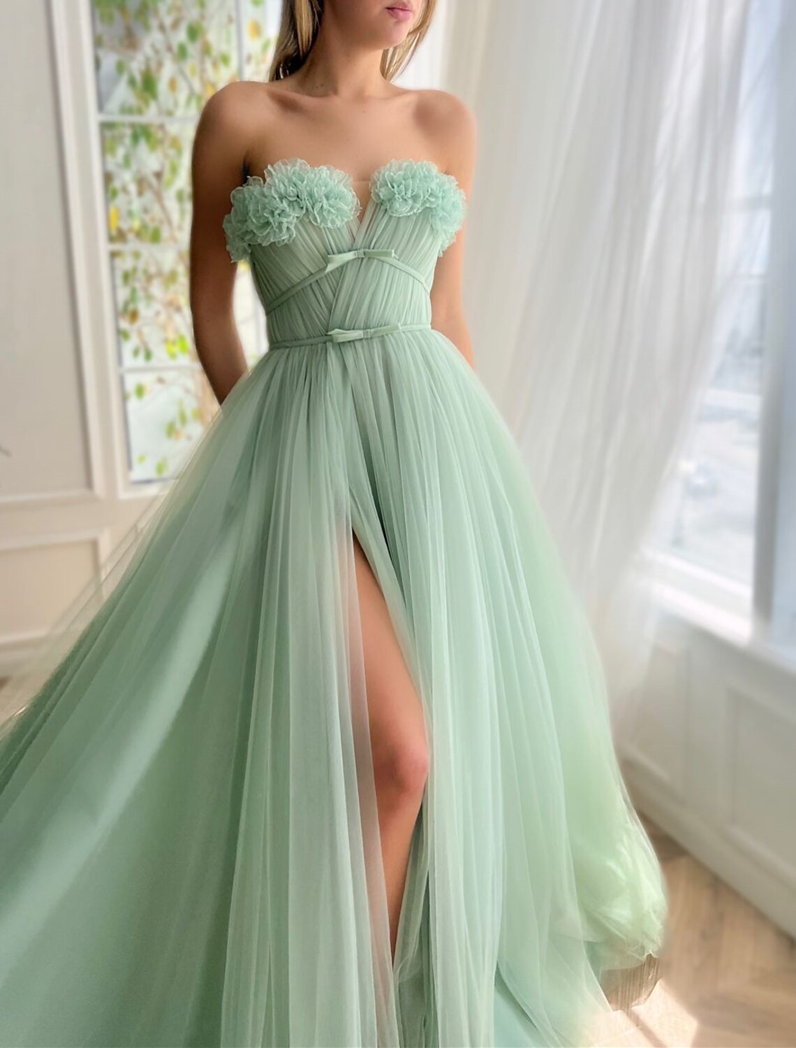 Wholesa A-Line Evening Gown Floral Dress Formal Wedding Guest Court Train Sleeveless Strapless Tulle with Bow(s) Slit