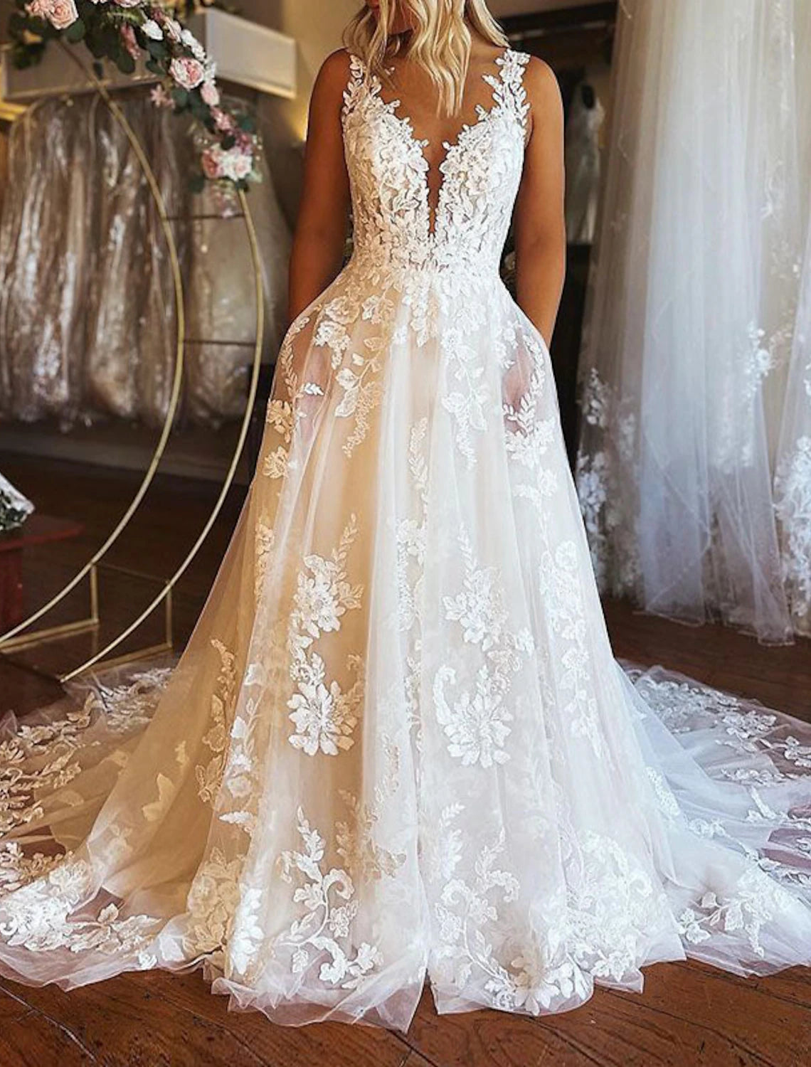 Wholesa Engagement Formal Wedding Dresses A-Line V Neck Sleeveless Chapel Train Lace Bridal Gowns With Appliques