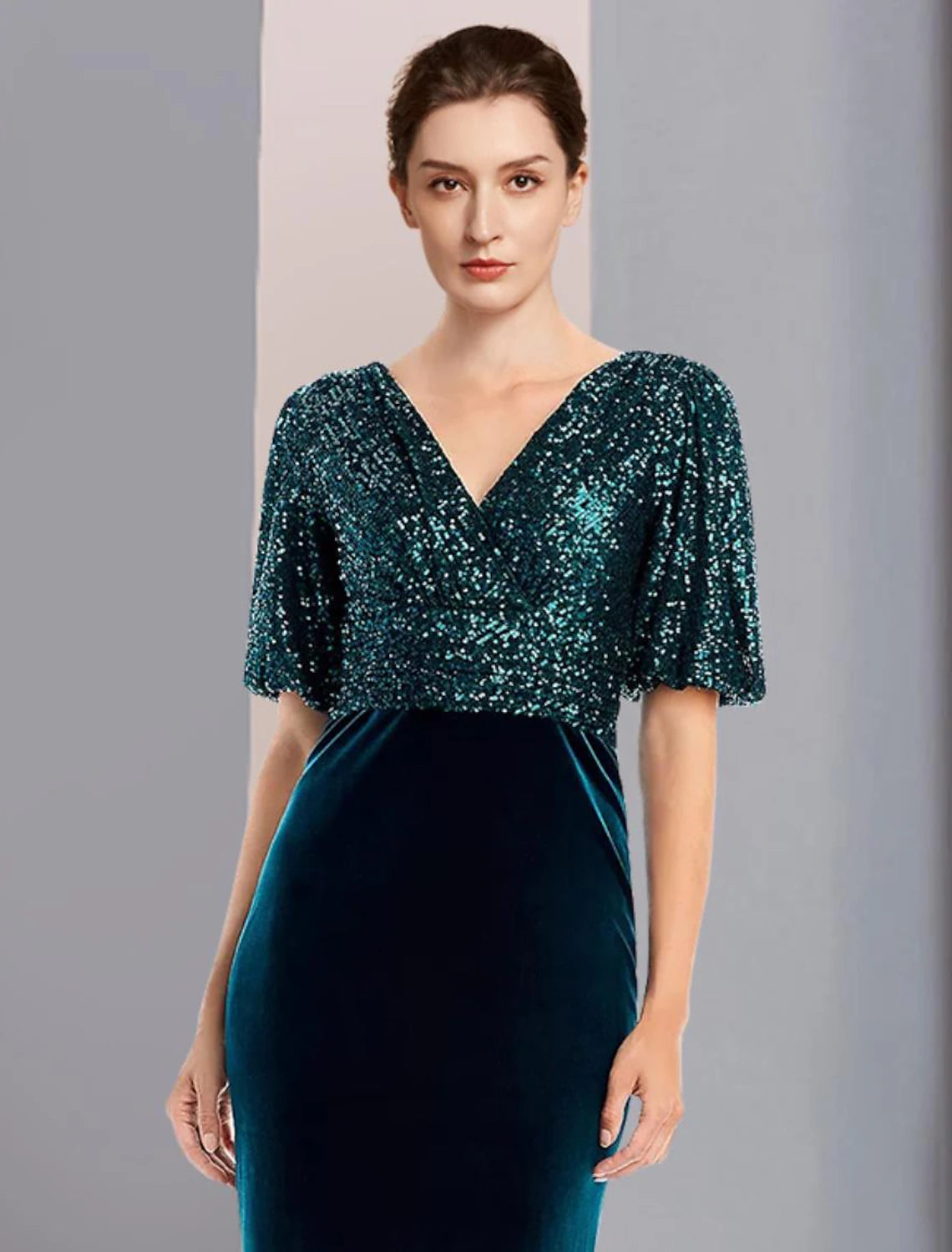 Wholesa  Sheath / Column Mother of the Bride Dress Formal Wedding Guest Elegant Vintage V Neck Sweep / Brush Train Sequined Velvet Half Sleeve with Color Block