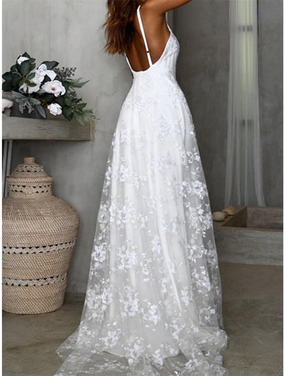 Wholesa Beach Wedding Dresses A-Line Camisole V Neck Spaghetti Strap Court Train Lace Bridal Gowns With Appliques Split Front