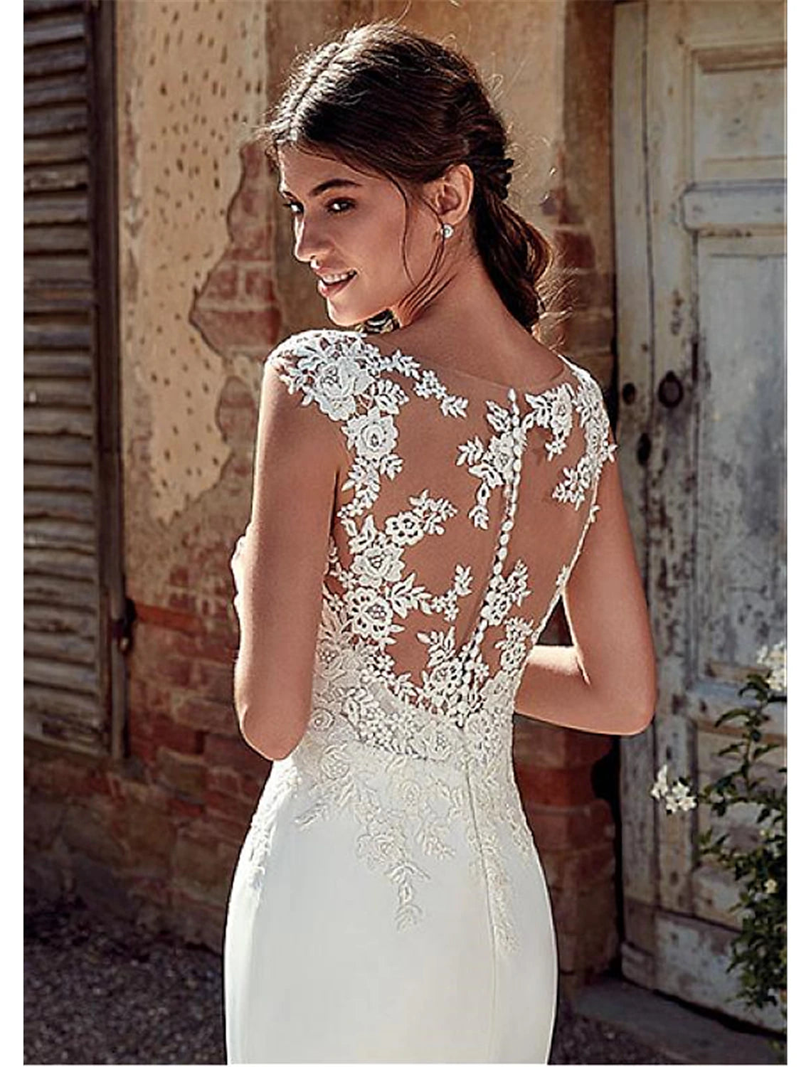 Wholesale Beach Open Back Wedding Dresses Mermaid / Trumpet Illusion Neck Cap Sleeve Court Train Chiffon Outdoor Bridal Gowns With Appliques Summer Fall Wedding Party