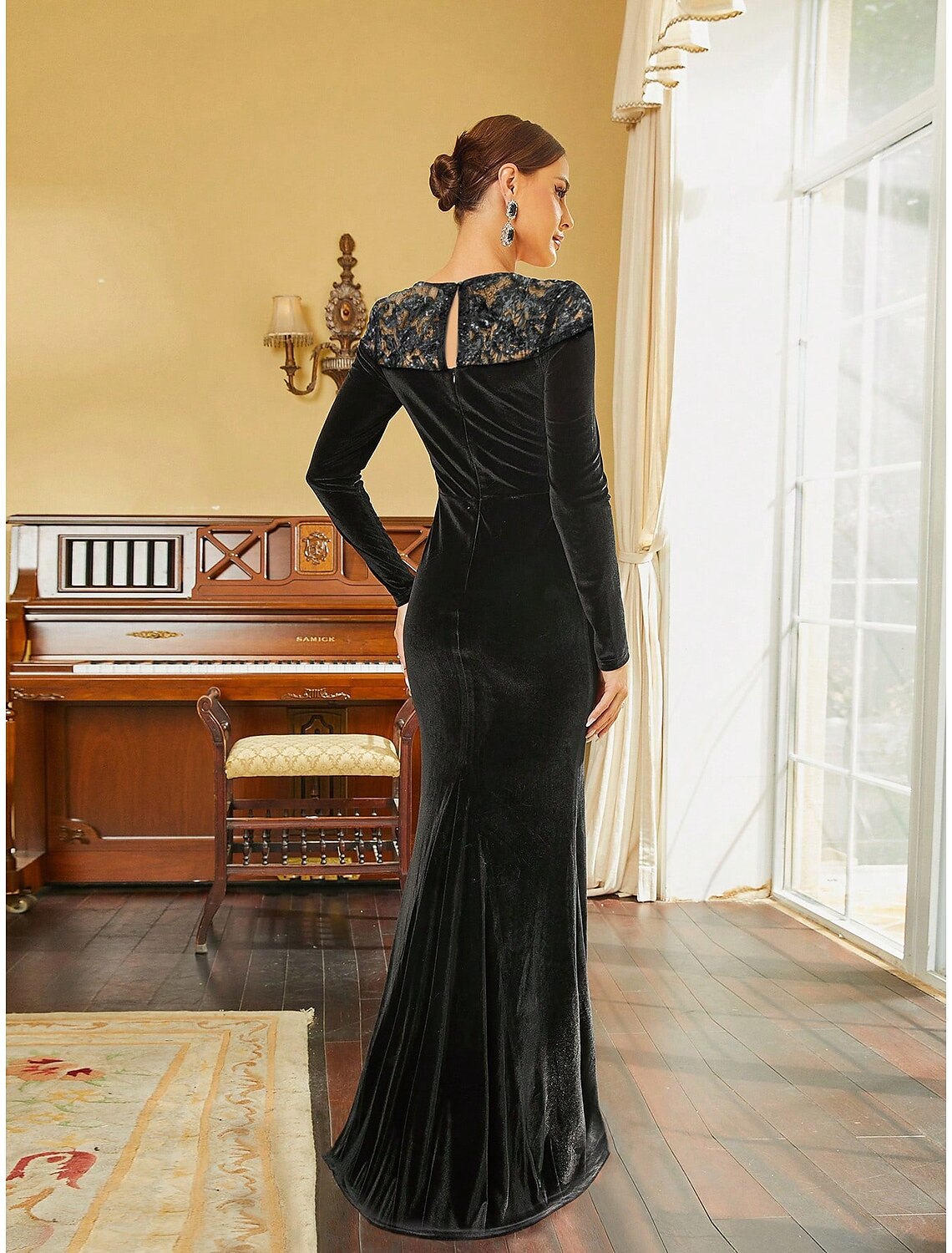 Wholesa A-Line Evening Gown Black Dress Elegant Dress Formal Fall Sweep / Brush Train Long Sleeve Jewel Neck Velvet with Sequin Slit