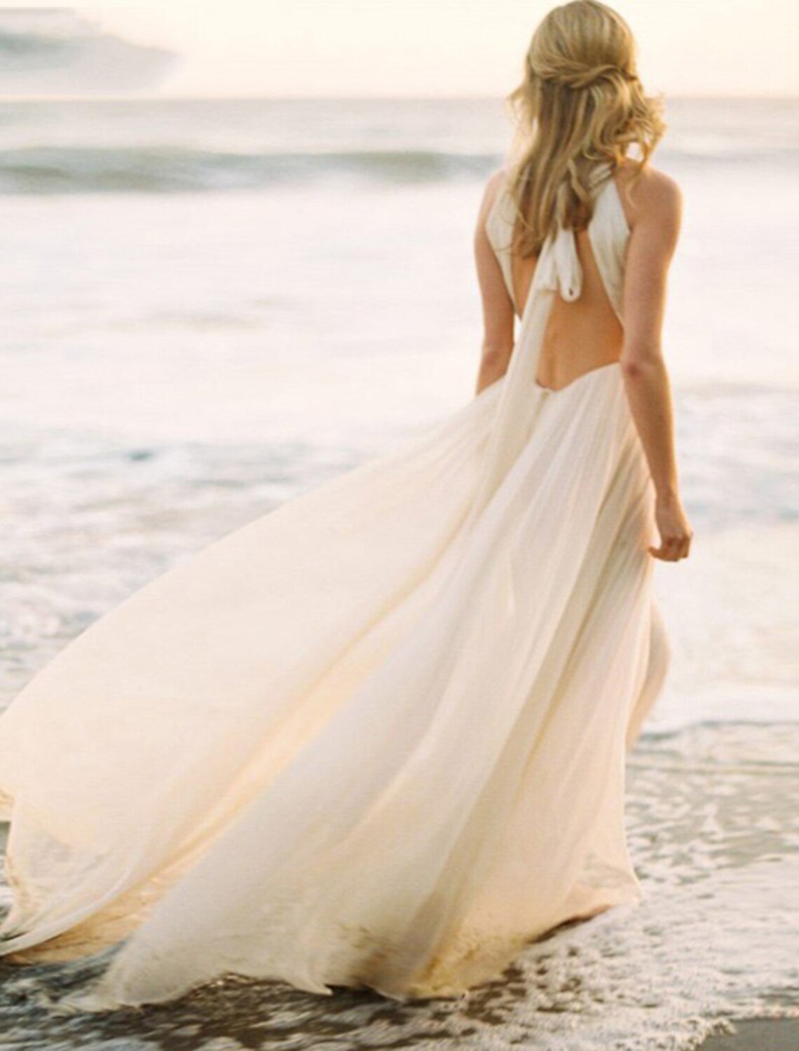 Wholesale Beach Open Back Boho Wedding Dresses A-Line Halter Sleeveless Sweep / Brush Train Chiffon Bridal Gowns With Solid Color 2023 Summer Wedding Party