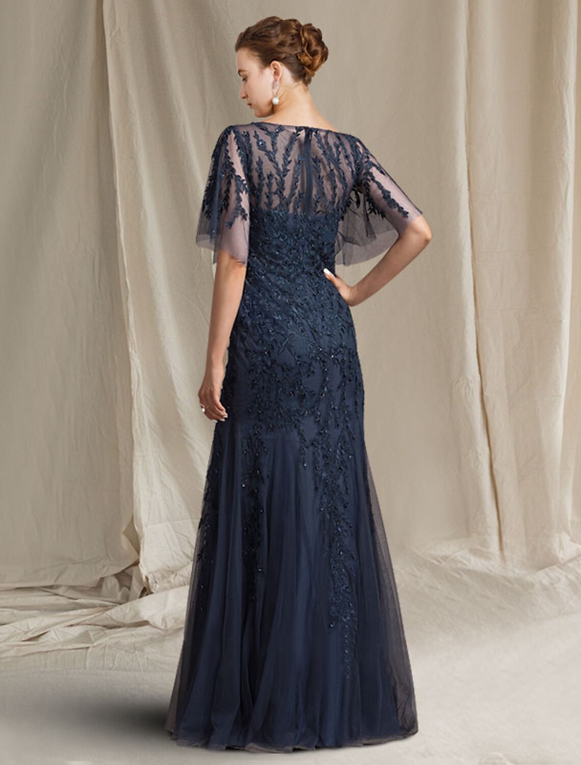 wholesale  A-Line Mother of the Bride Dress Luxurious Elegant Jewel Neck Floor Length Lace Tulle Short Sleeve with Appliques