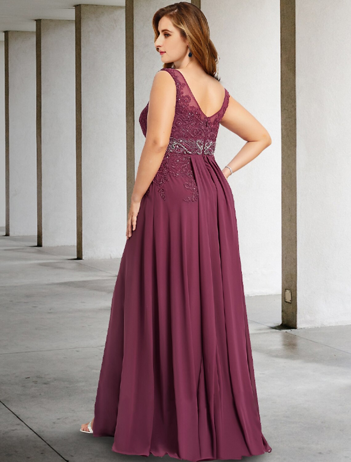 Wholesale A-Line Plus Size Curve Mother of the Bride Dresses Elegant Dress Formal Floor Length Sleeveless V Neck Chiffon with Pearls Beading Slit