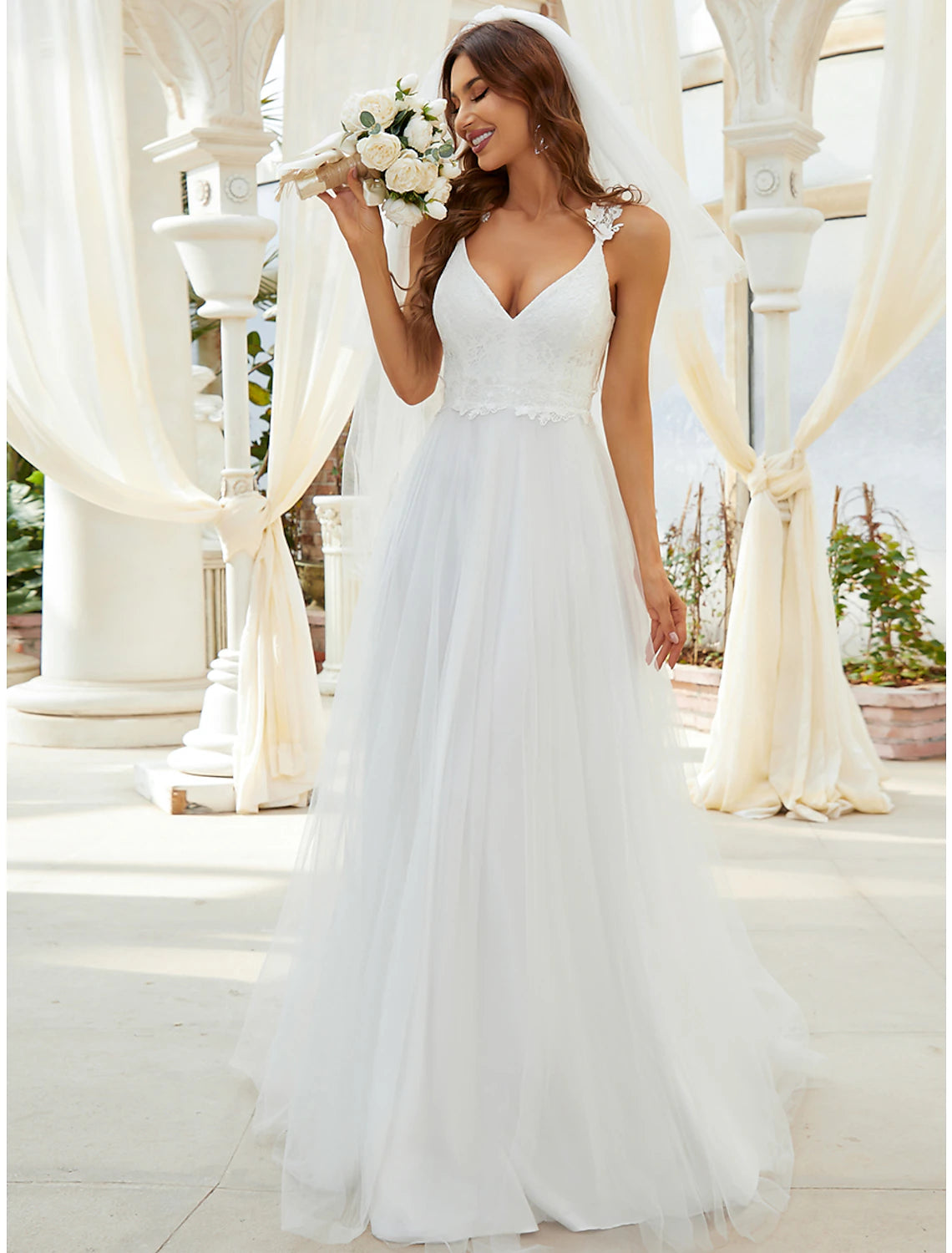 Wholesale Reception Casual Wedding Dresses A-Line Sweetheart V Wire Regular Straps Sweep / Brush Train Tulle Bridal Gowns With Crystals Appliques 2023 Summer Wedding Party