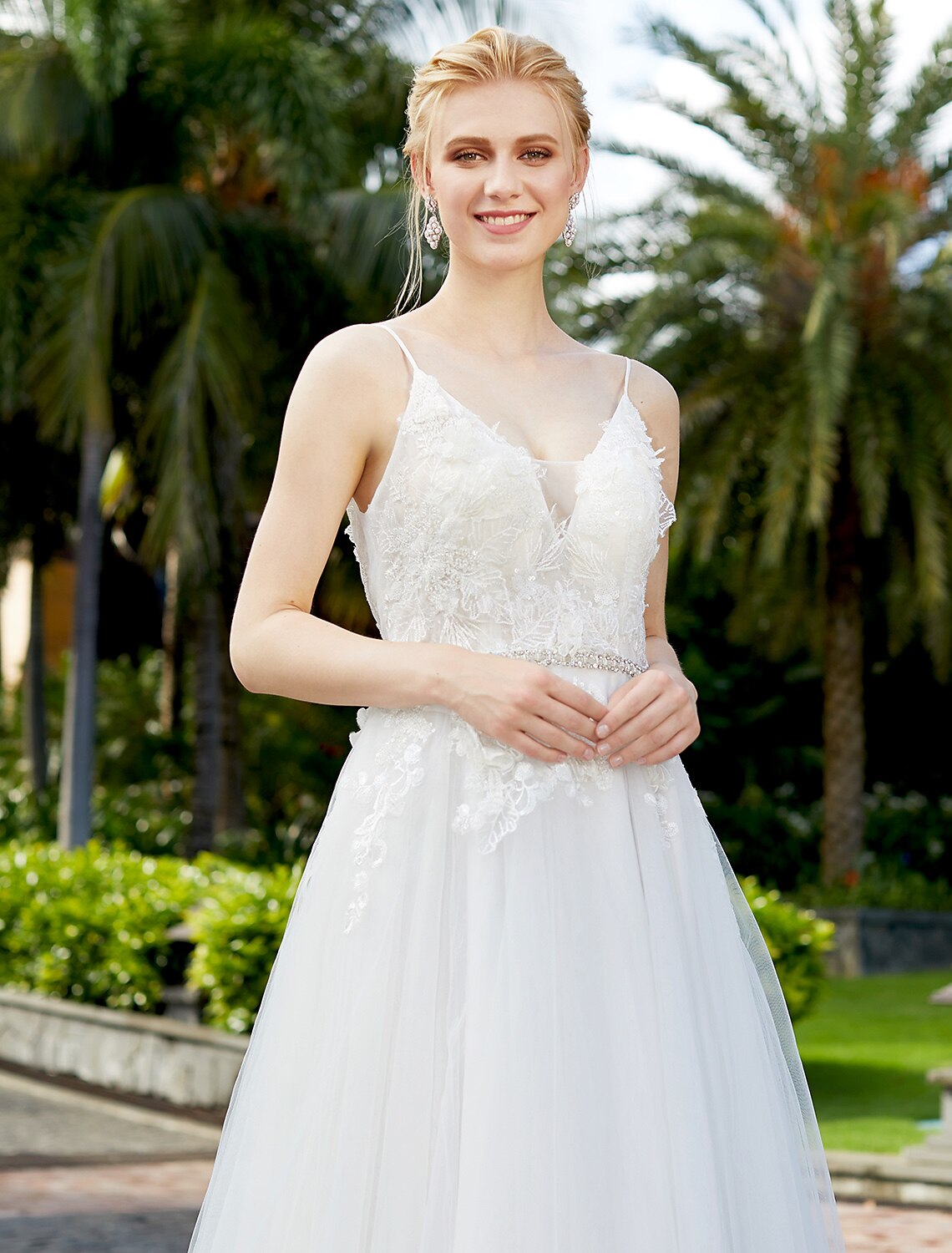 wholesale  Reception Wedding Dresses A-Line Plunging Neck Sleeveless Floor Length Tulle Over Lace Bridal Gowns With Sashes / Ribbons Beading