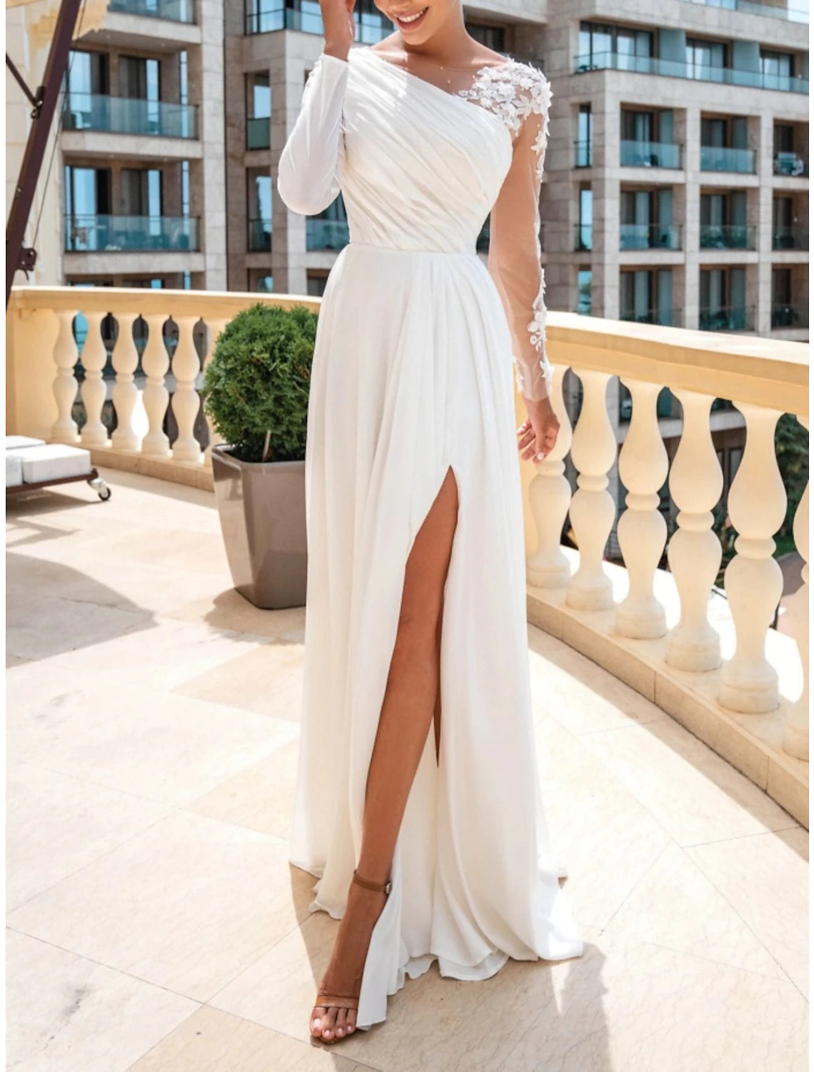 Wholesa Beach Mature Wedding Dresses A-Line Scoop Neck Long Sleeve Sweep / Brush Train Chiffon Bridal Gowns With Pleats Split Front