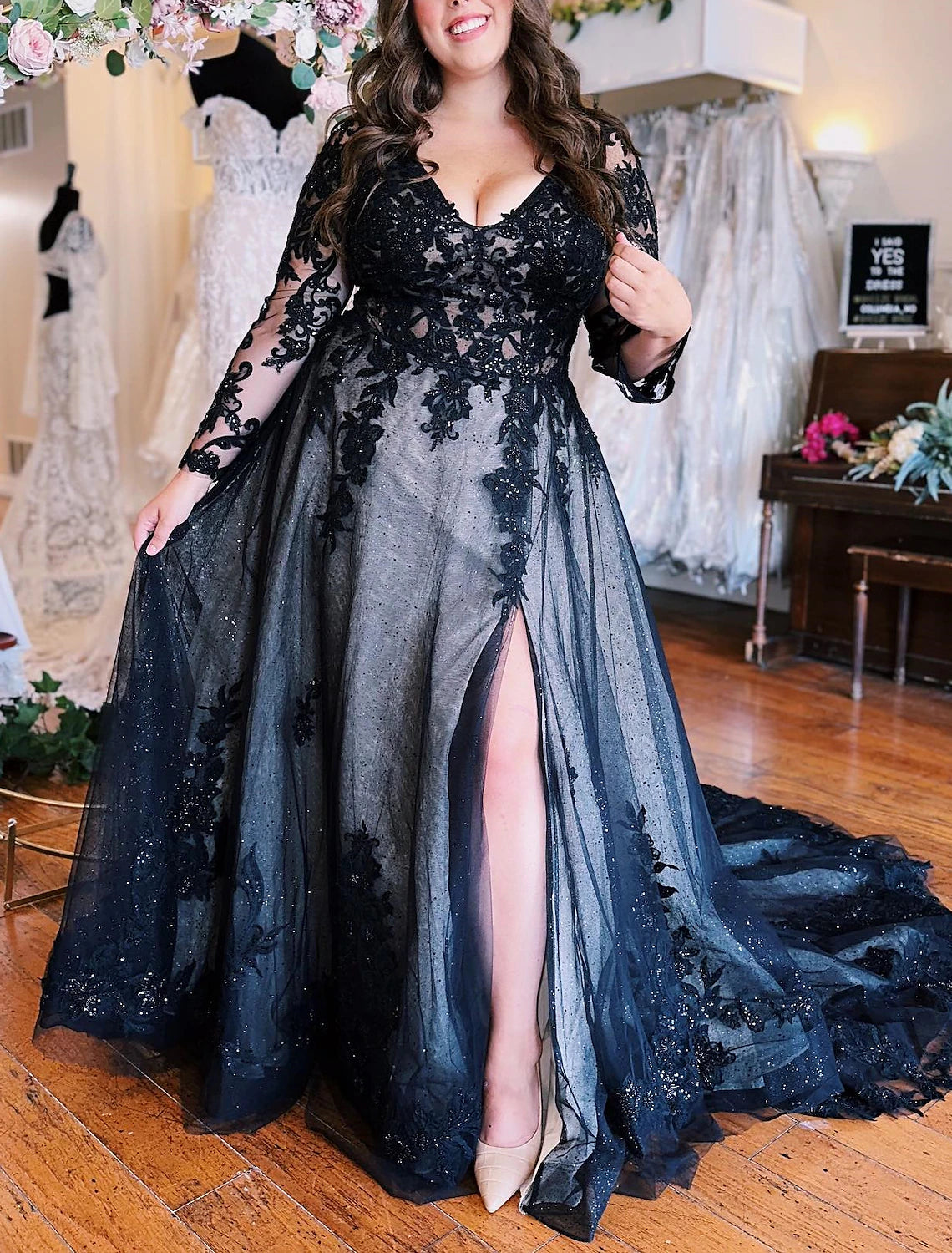 Wholesa A-Line Evening Gown Black Dress Formal Wedding Court Train Sleeveless V Neck Fall Wedding Reception Tulle with Slit Appliques