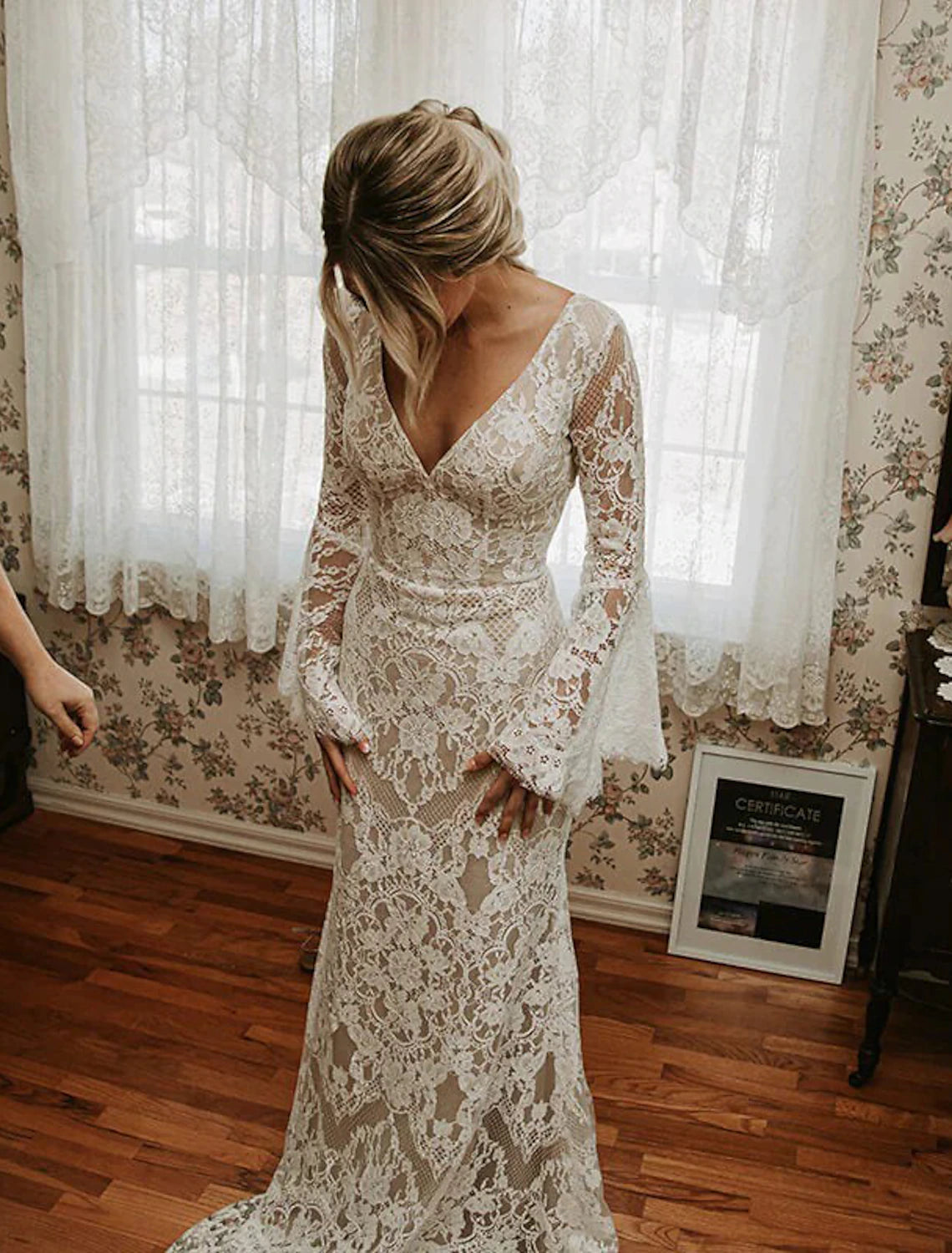 Wholesale Beach Boho Wedding Dresses Mermaid / Trumpet V Neck Long Sleeve Court Train Lace Bridal Gowns With Appliques Solid Color Summer Wedding Party