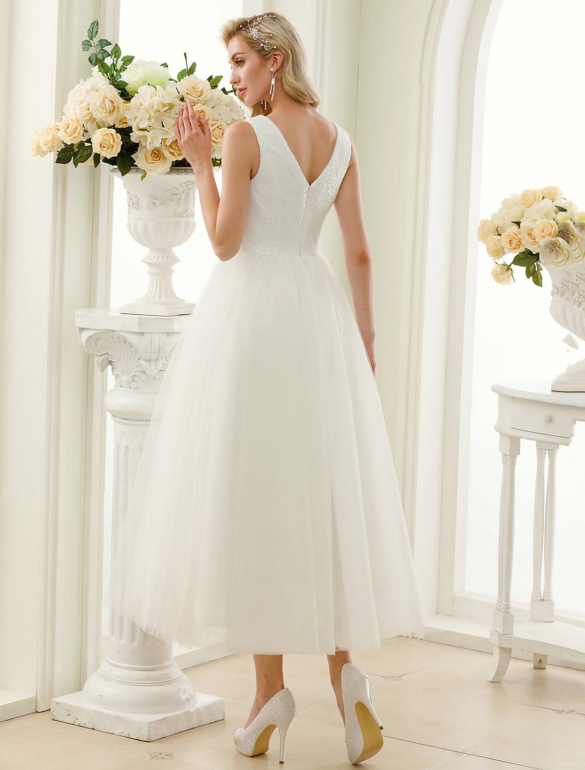 Wholesale Reception Sparkle & Shine Little White Dresses Wedding Dresses A-Line Scoop Neck Sleeveless Tea Length Tulle Bridal Gowns With Lace Sequin 2023 Summer Wedding Party