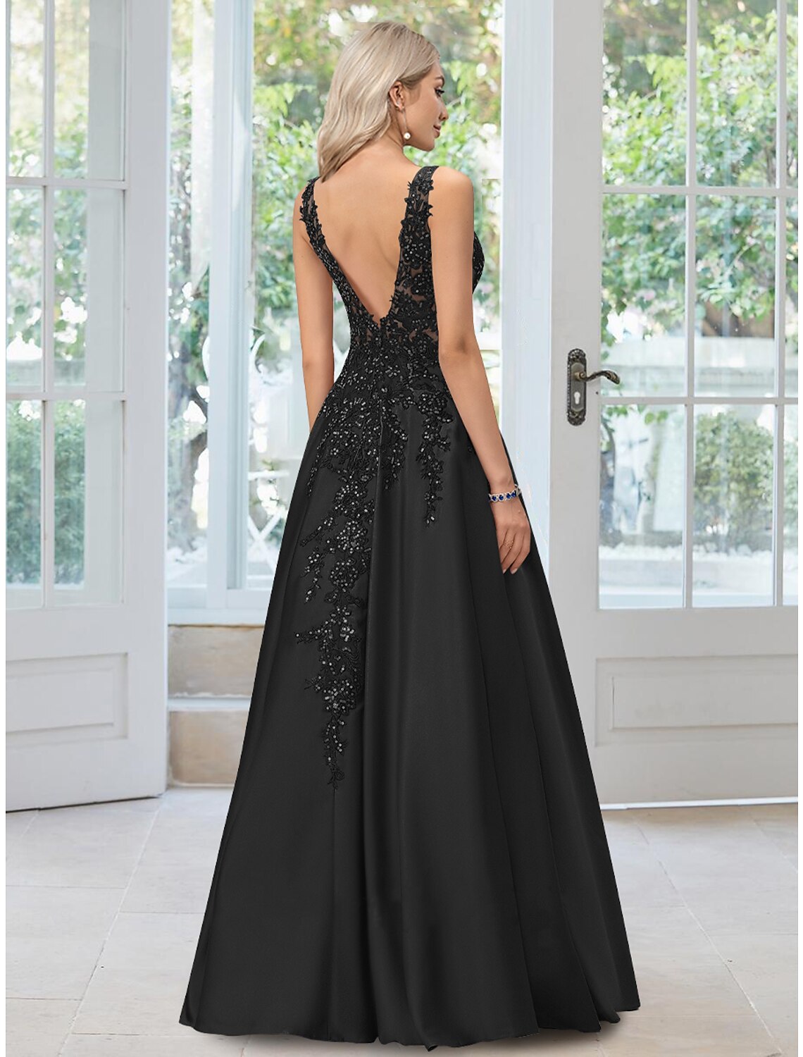 Wholesa A-Line Evening Gown Floral Dress Formal Black Dress Floor Length Sleeveless V Neck Lace with Appliques