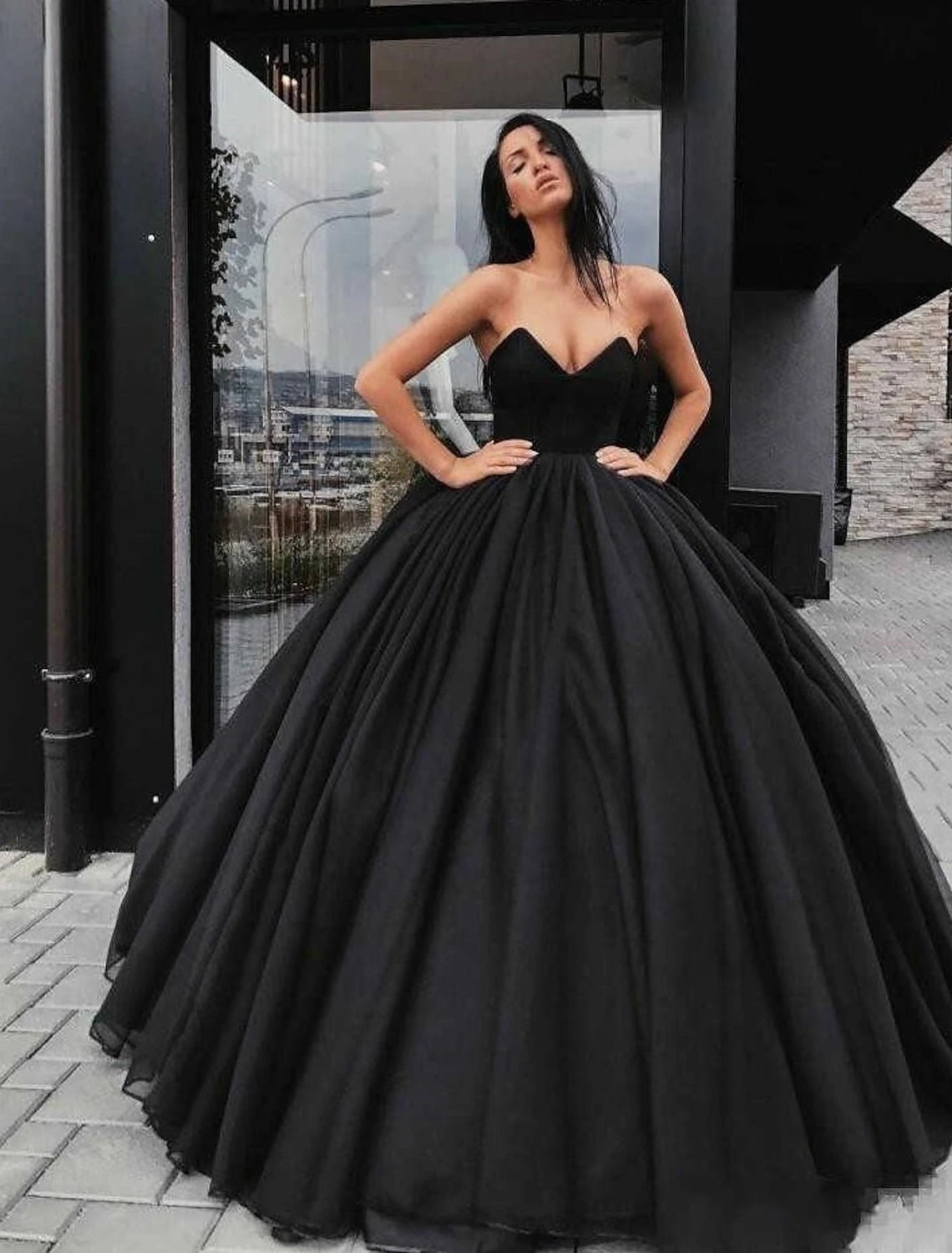 Wholesale Engagement Gothic Black Wedding Dresses Formal Ball Gown Sweetheart Strapless Floor Length Satin Bridal Gowns With Draping Summer Fall Halloween Wedding Party