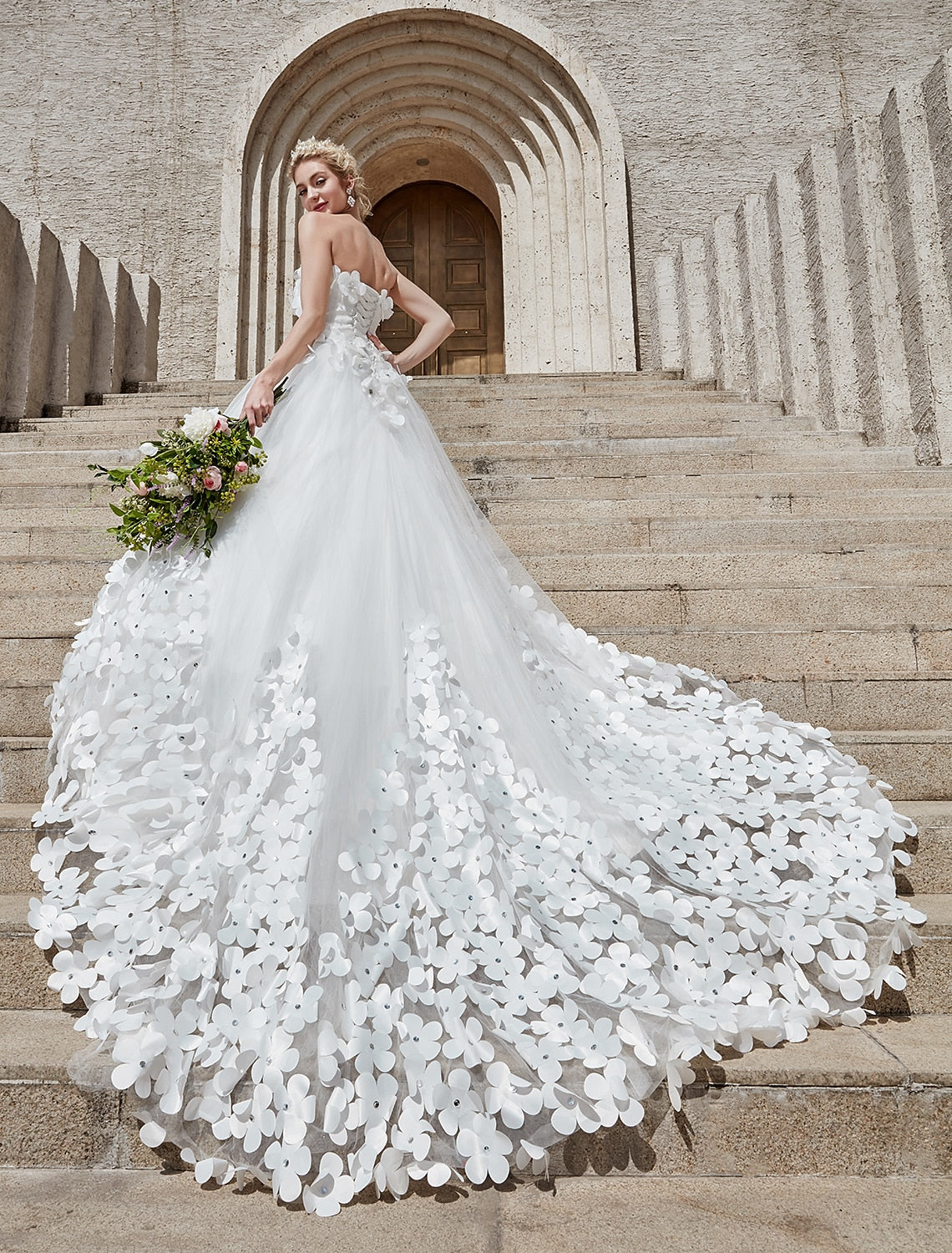 Wholesale Engagement Fall Formal Wedding Dresses Open Back Ball Gown Square Neck Strapless Chapel Train Lace Bridal Gowns With Crystals Flower Summer Wedding Party