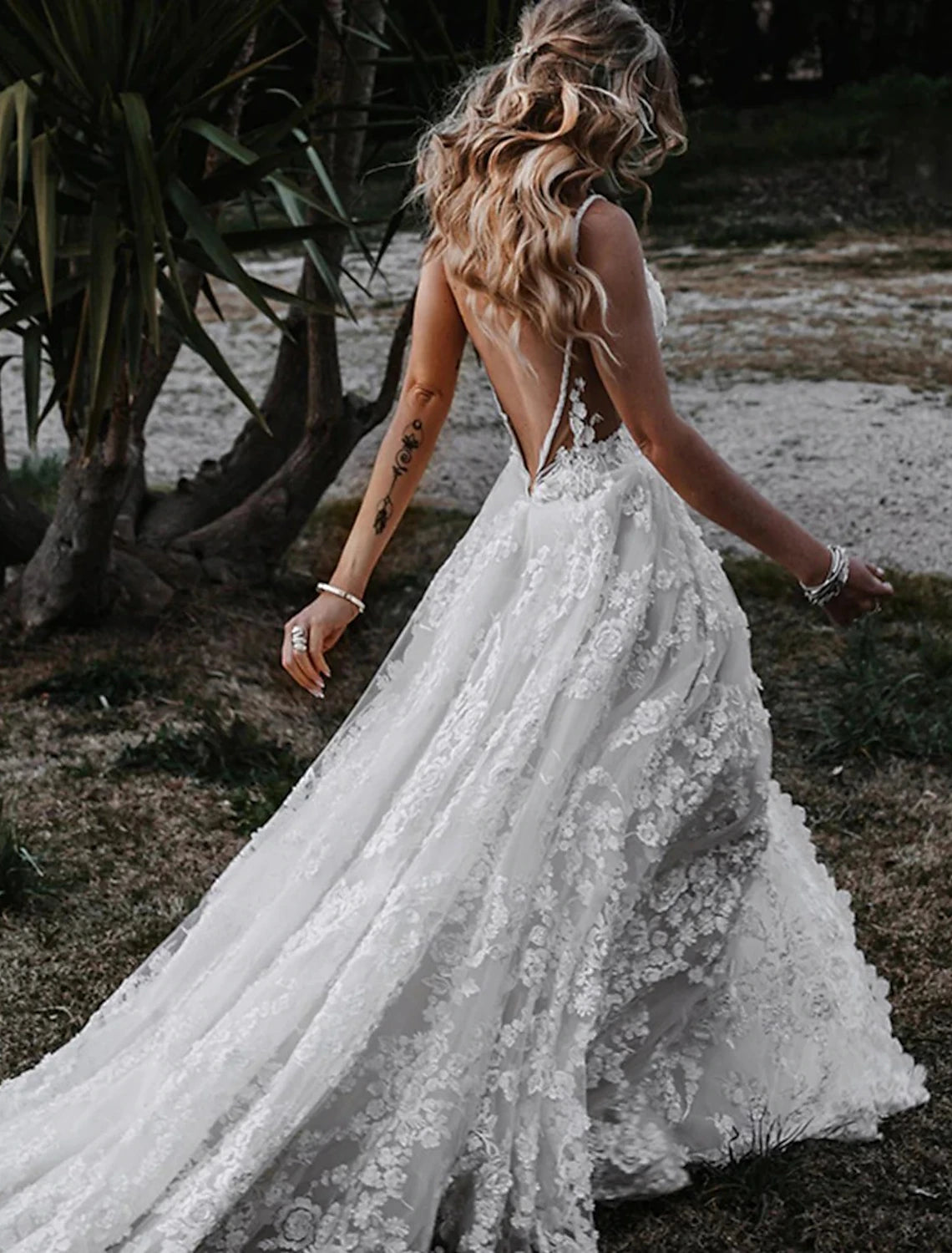 Wholesale Beach Sexy Boho Wedding Dresses A-Line Sweetheart Camisole Spaghetti Strap Court Train Lace Outdoor Bridal Gowns With Appliques Split Front 2023 Summer Wedding Party, Women‘s Clothing