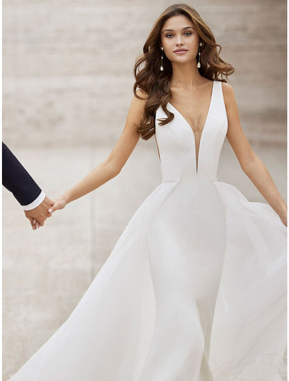 Wholesale Beach Wedding Dresses Two Piece V Neck Sleeveless Court Train Satin Bridal Gowns With Pattern Summer Wedding Party