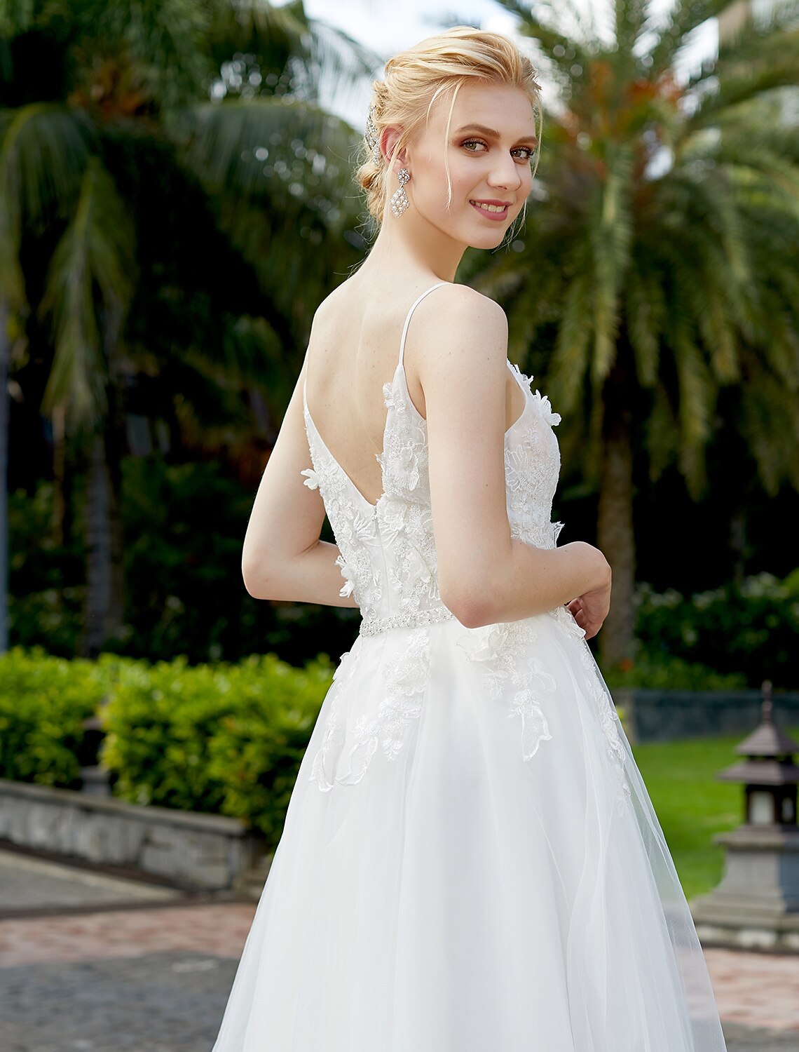 wholesale  Reception Wedding Dresses A-Line Plunging Neck Sleeveless Floor Length Tulle Over Lace Bridal Gowns With Sashes / Ribbons Beading